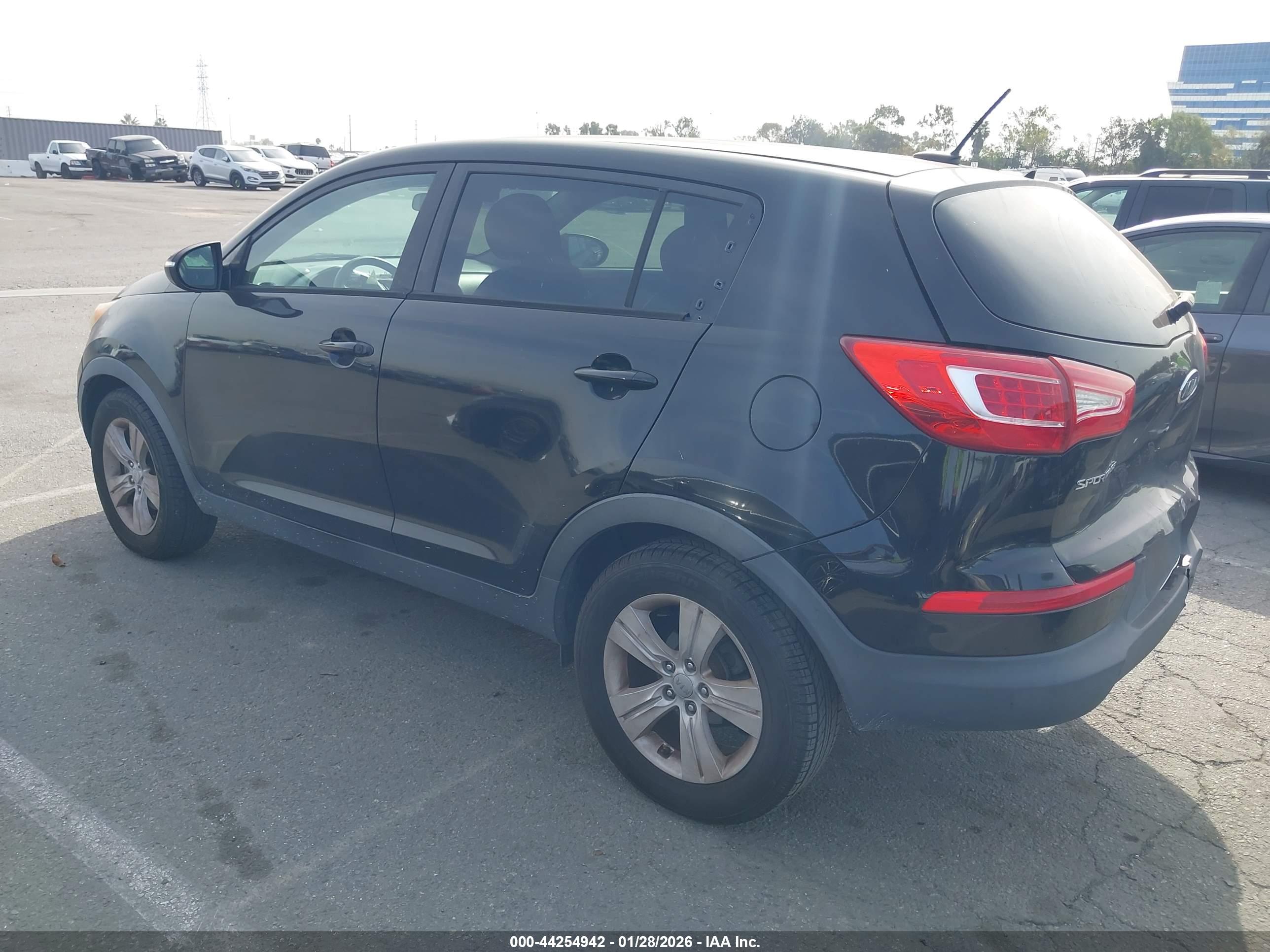 KIA SPORTAGE image 3