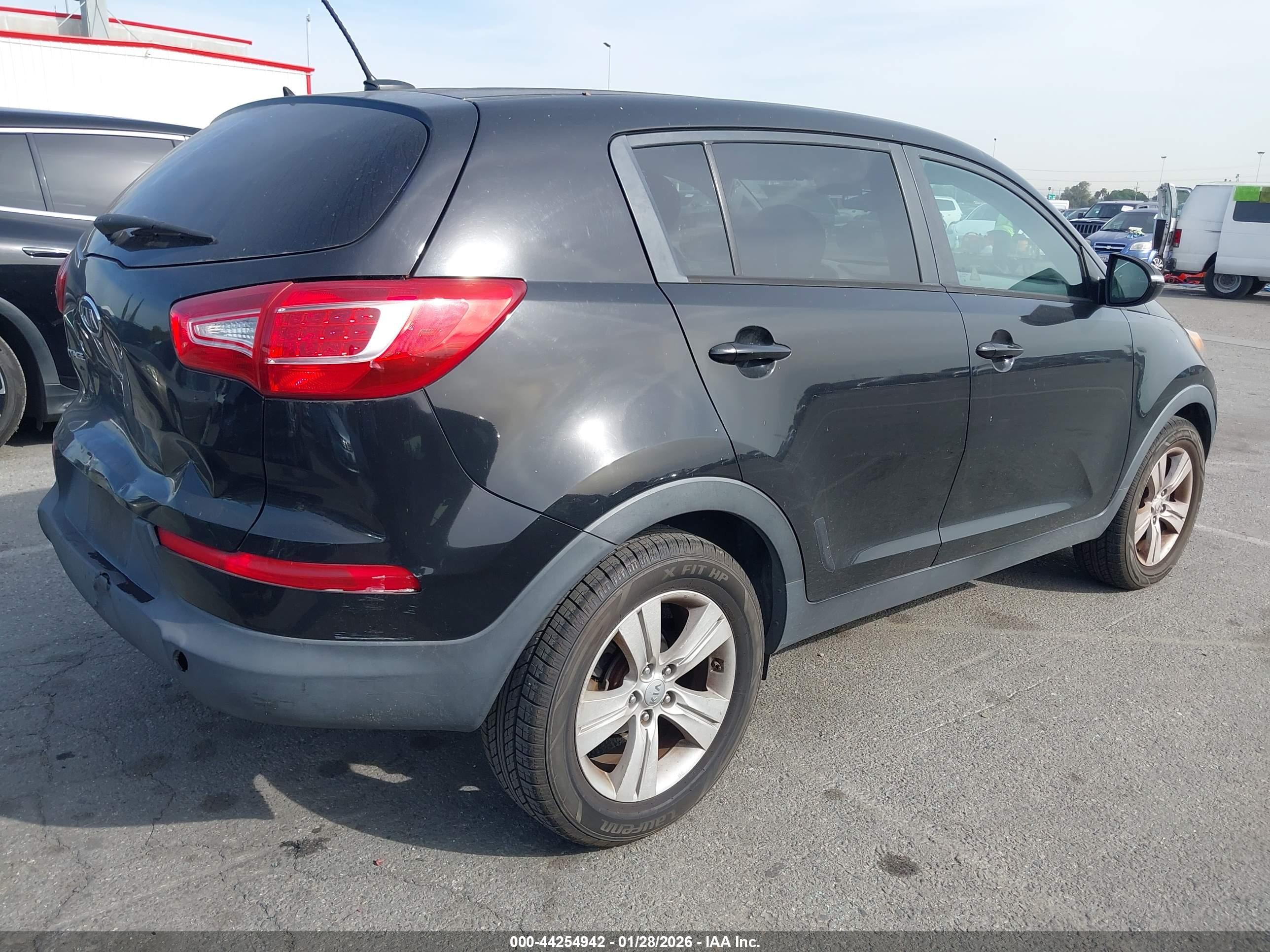 KIA SPORTAGE image 4