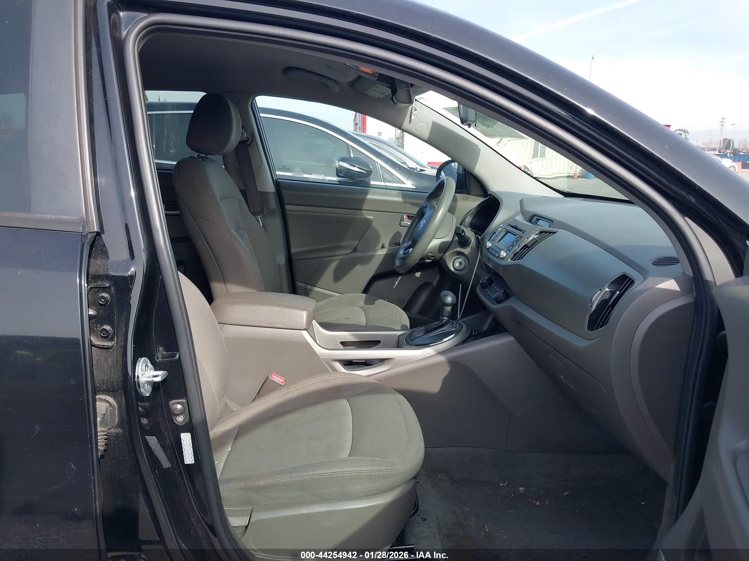 KIA SPORTAGE image 5