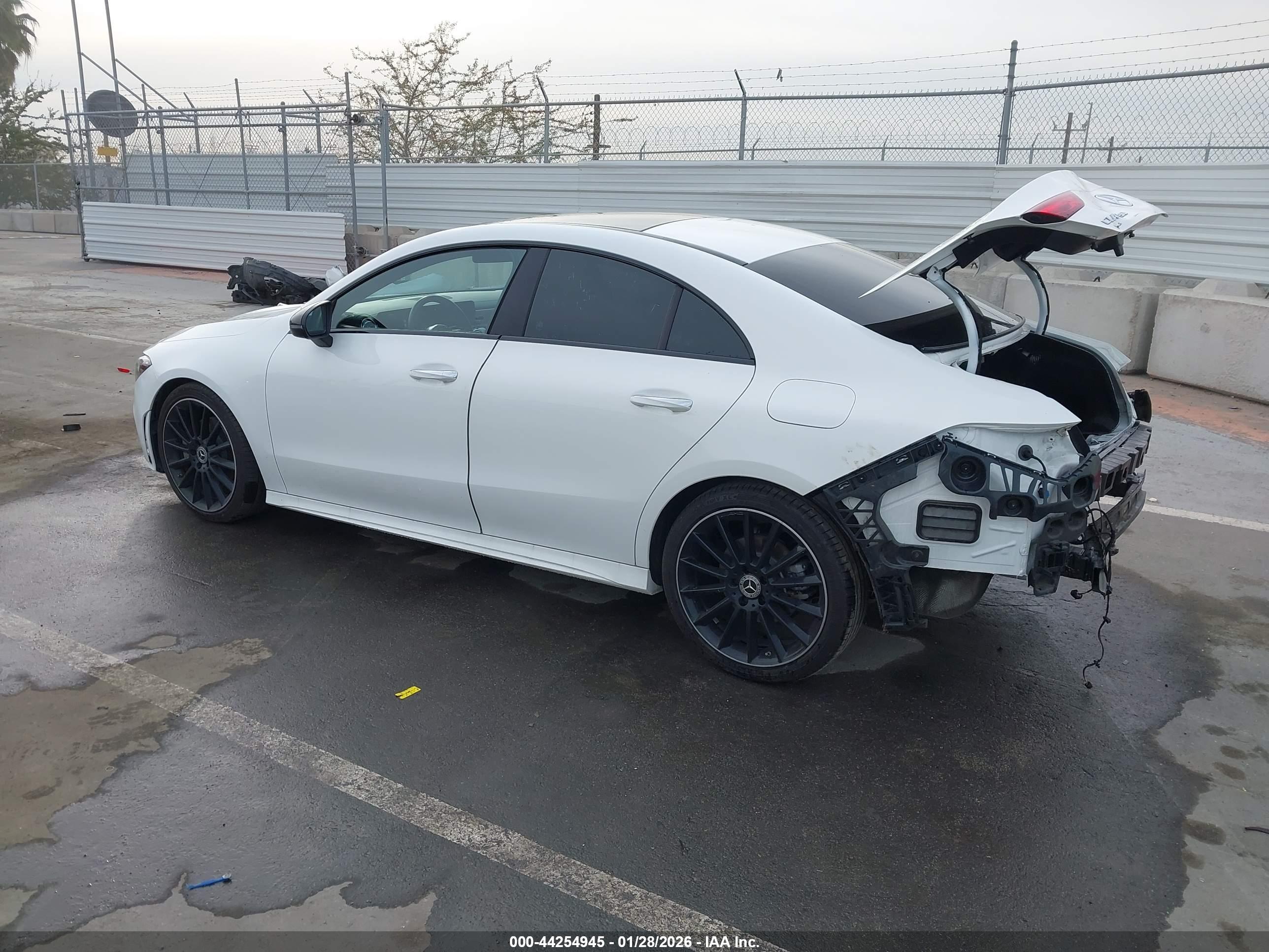 MERCEDES-BENZ CLA image 3