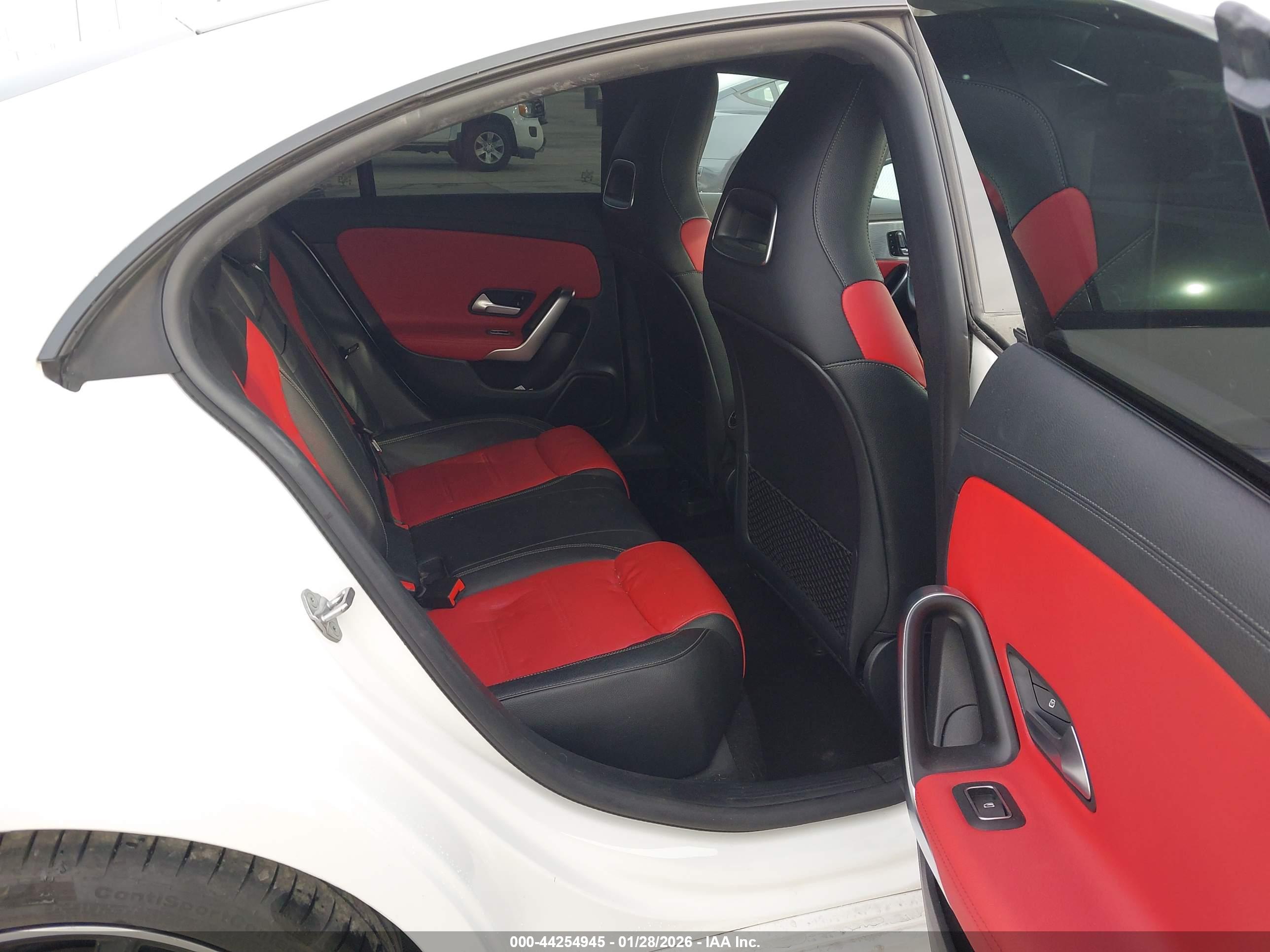 MERCEDES-BENZ CLA image 8