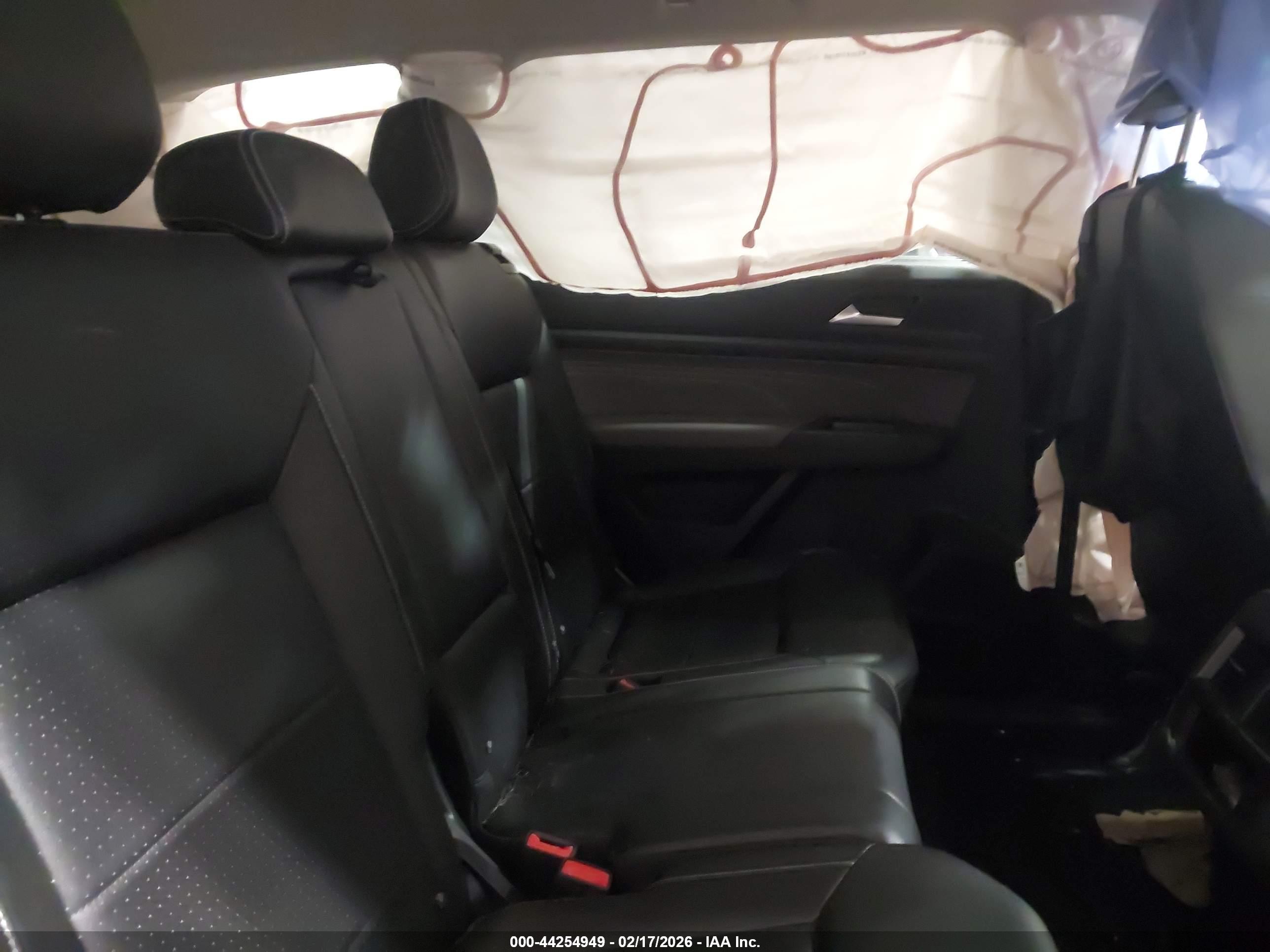 VOLKSWAGEN ATLAS image 8