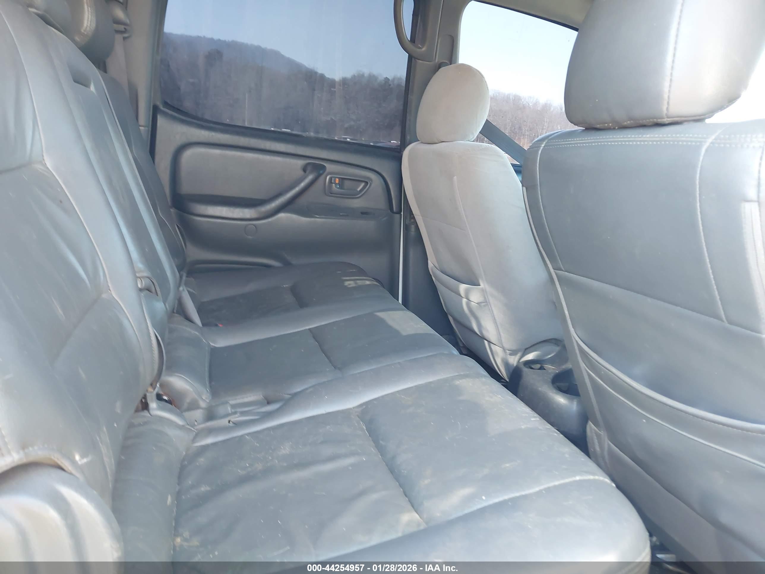 TOYOTA TUNDRA image 8