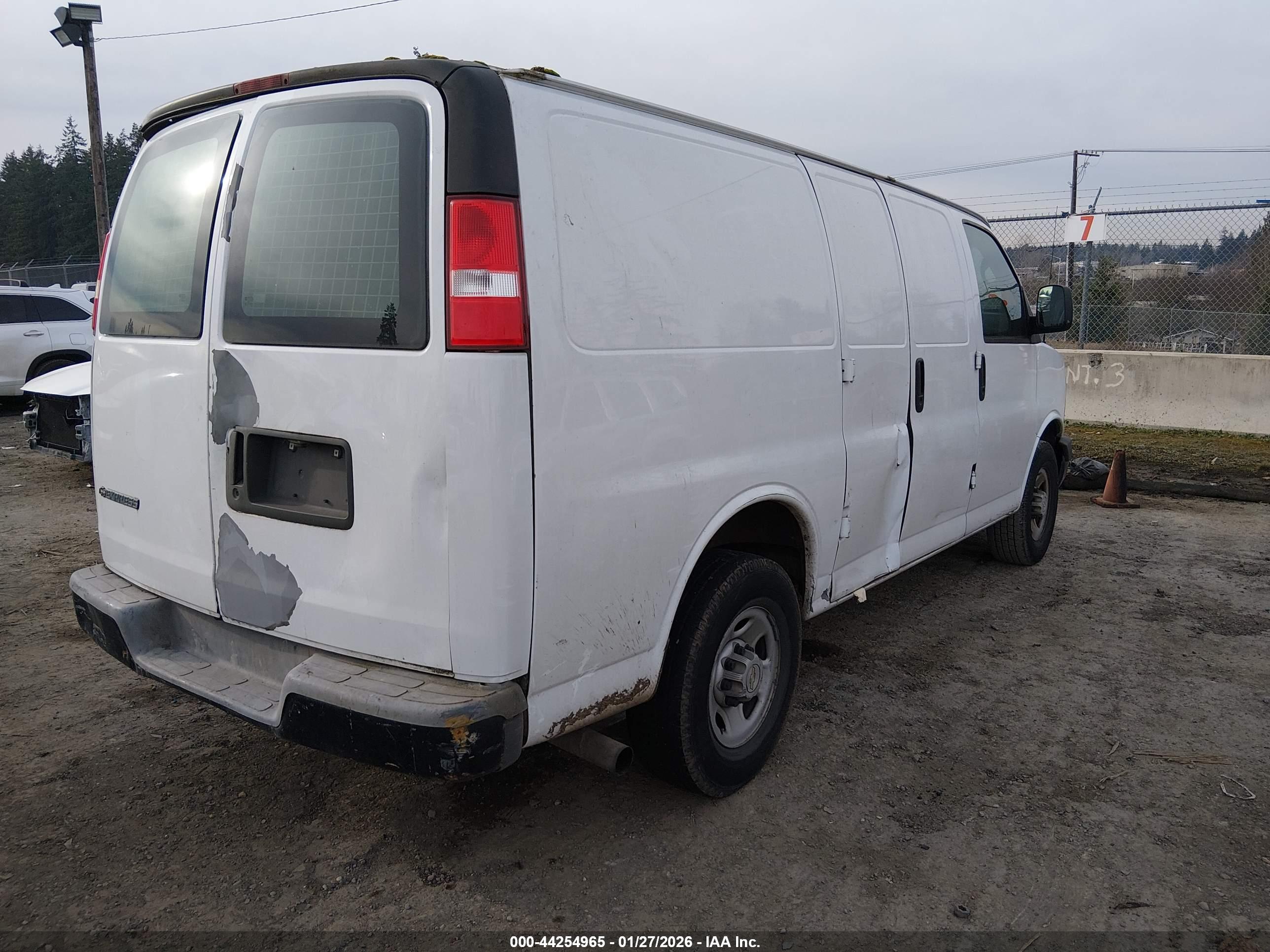 CHEVROLET EXPRESS image 4