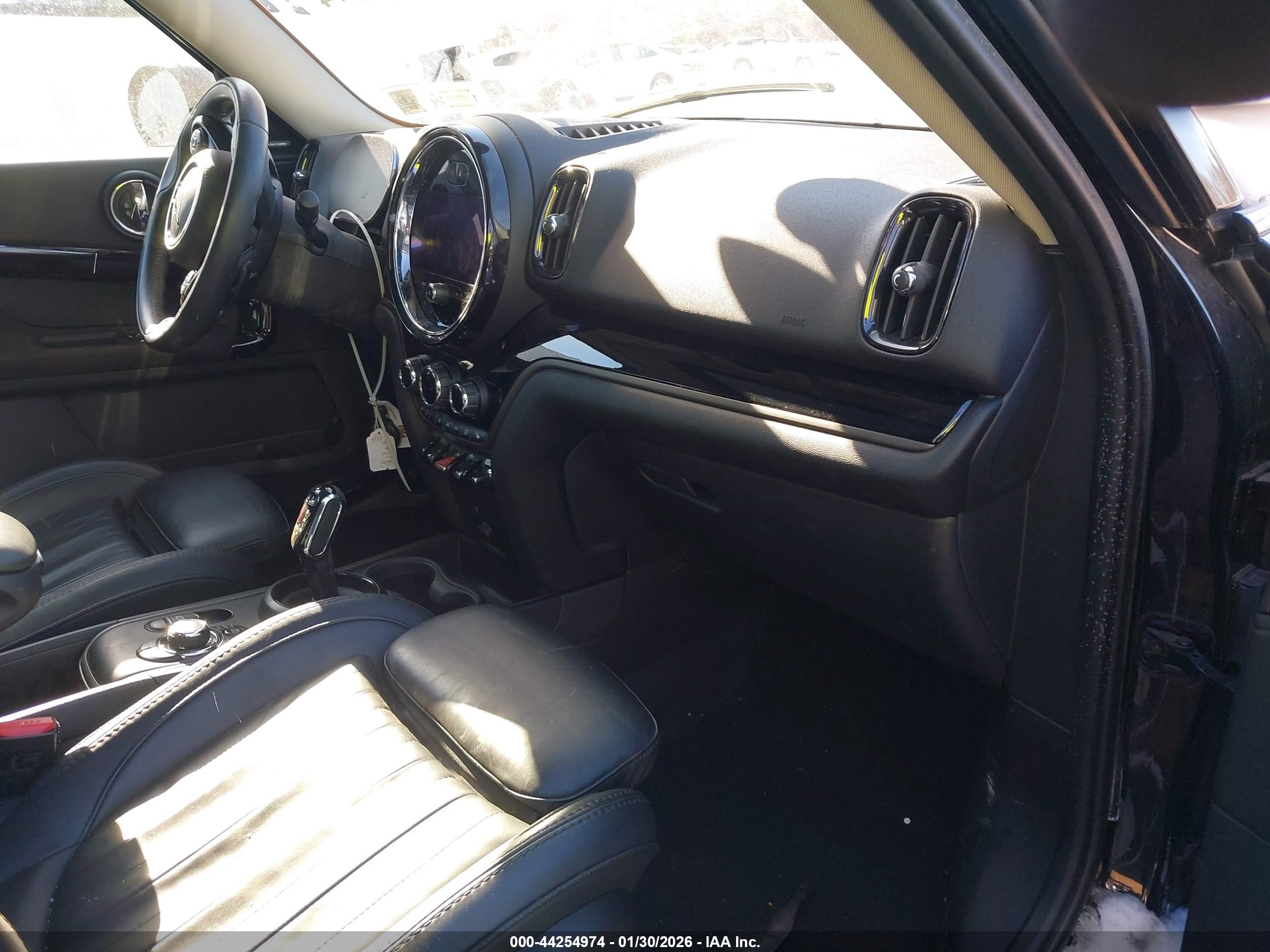 MINI COUNTRYMAN image 5