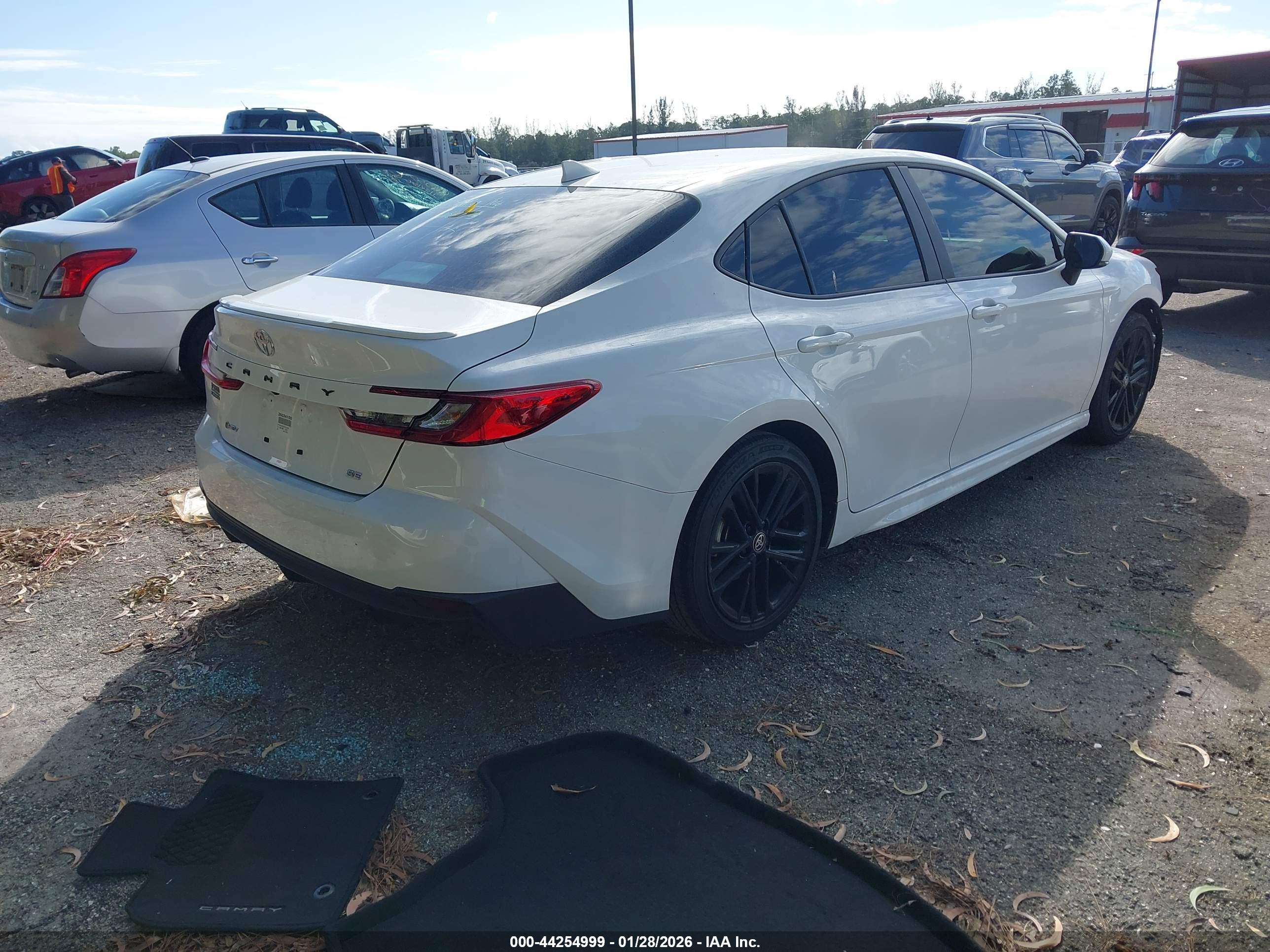 TOYOTA CAMRY image 4