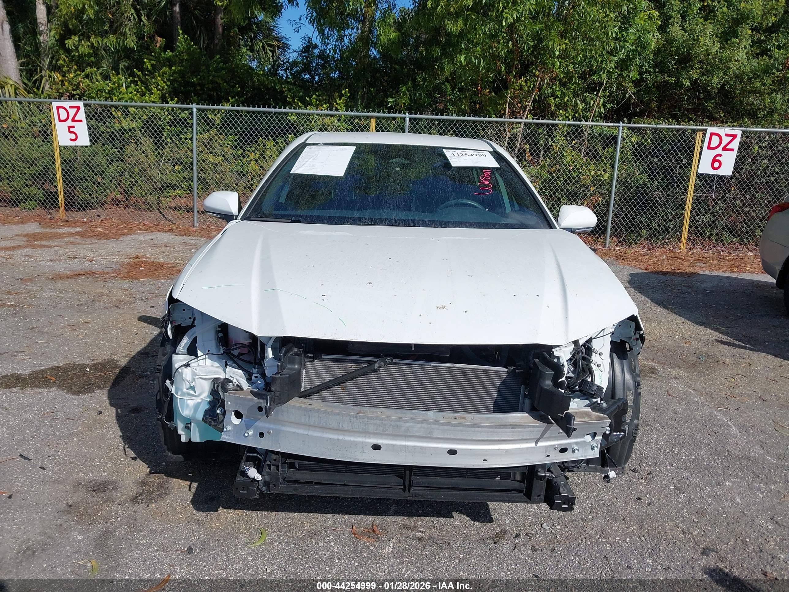 TOYOTA CAMRY image 6
