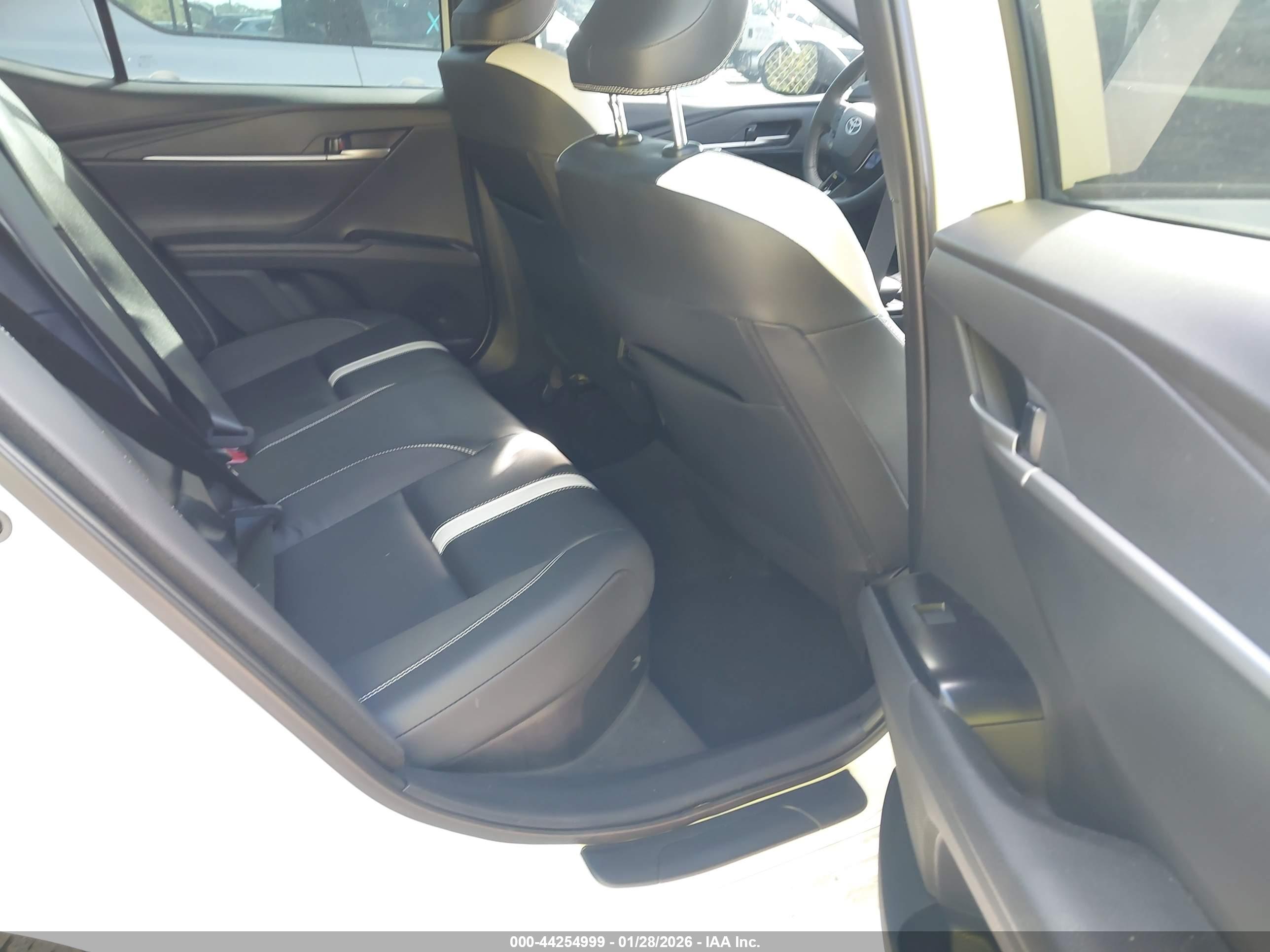TOYOTA CAMRY image 8