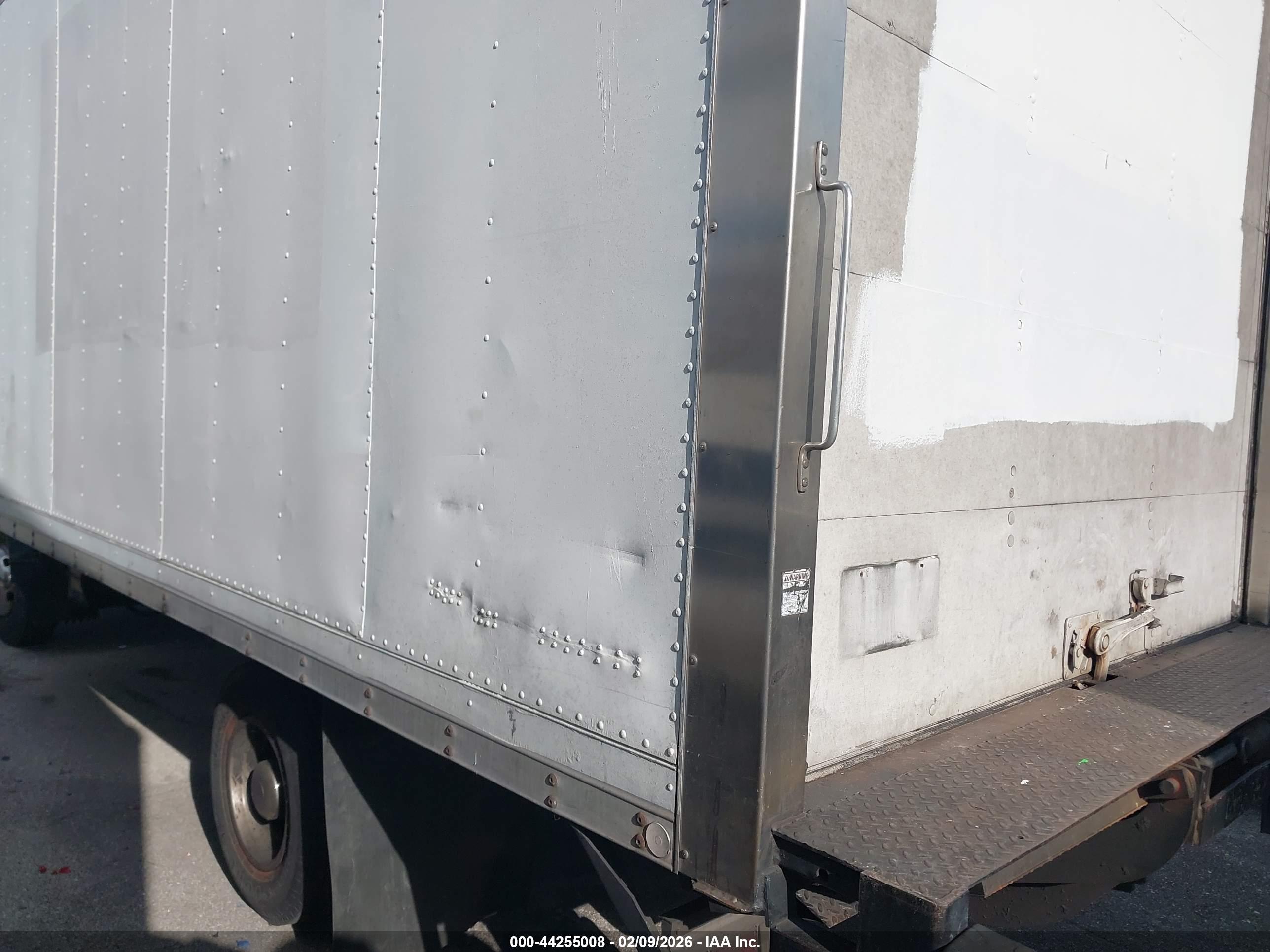 ISUZU NPR image 3