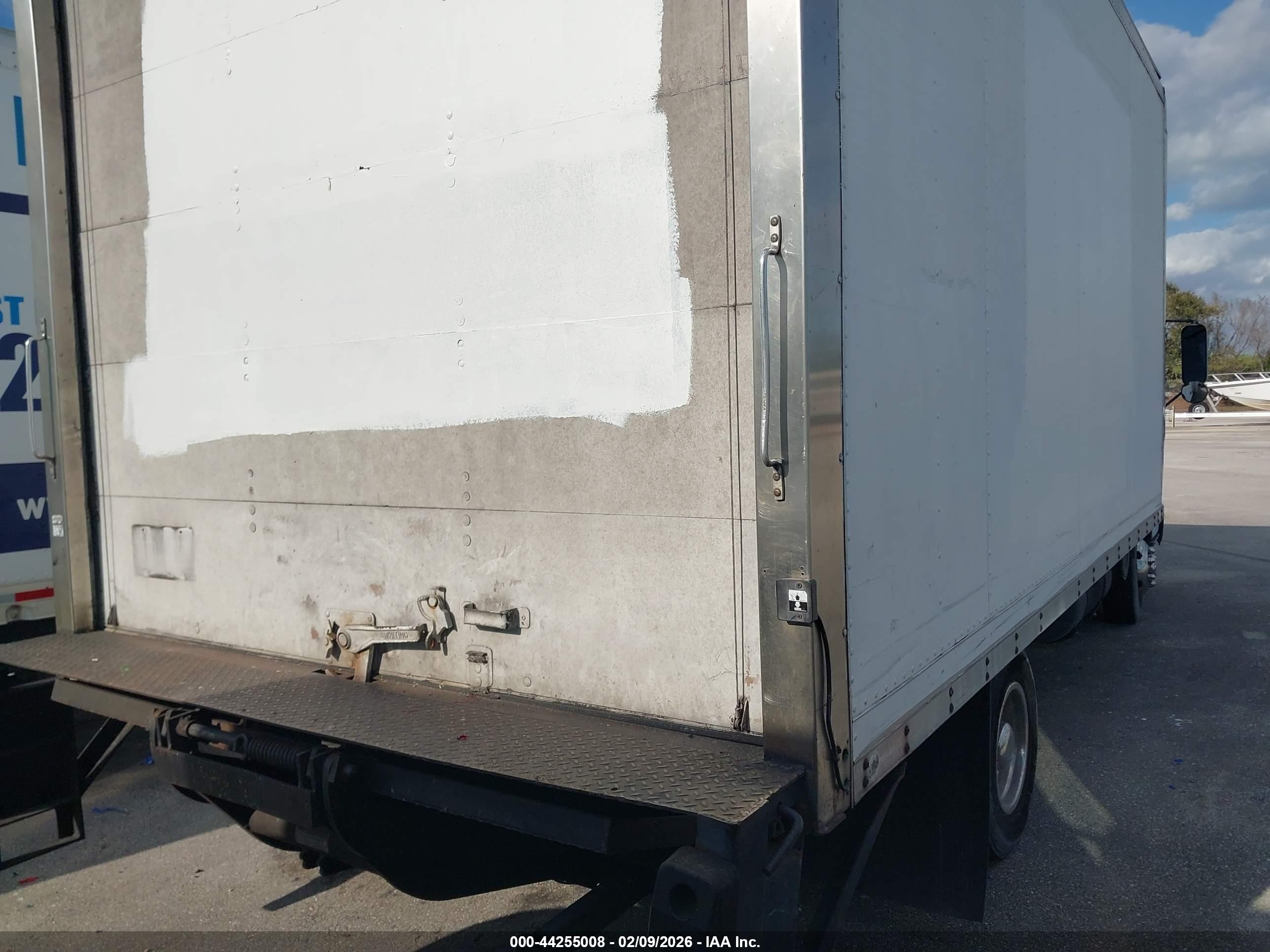 ISUZU NPR image 4