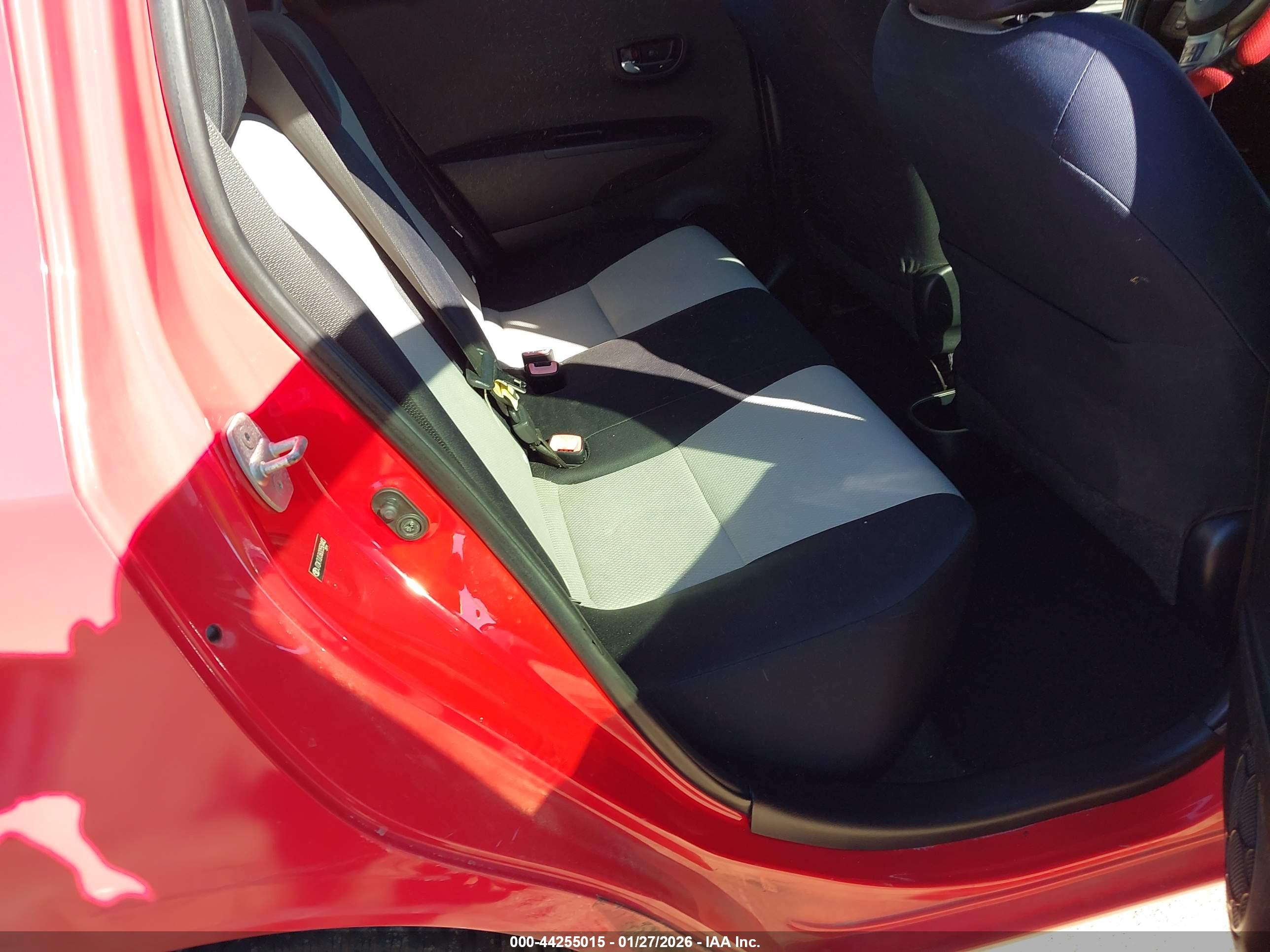 TOYOTA YARIS image 8