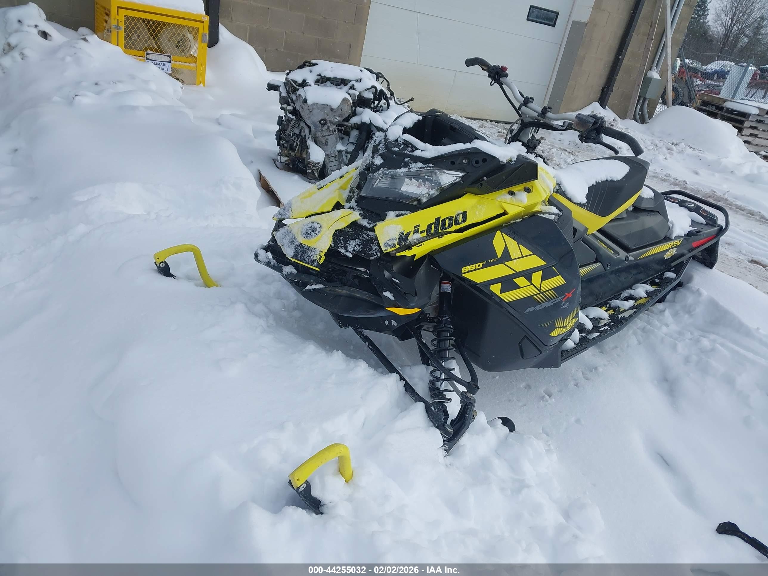 SKI-DOO MXZ image 2