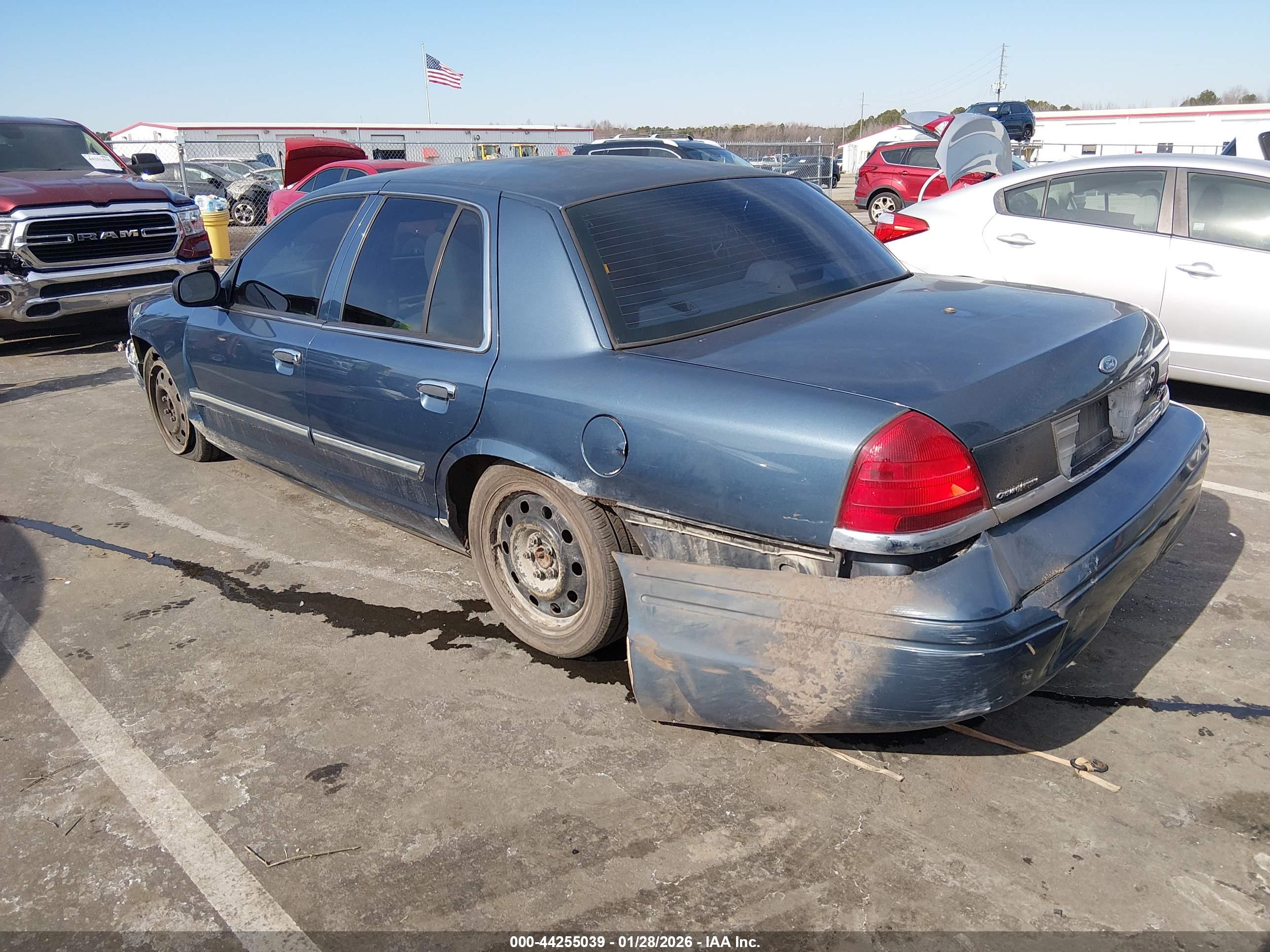 FORD CROWN image 3