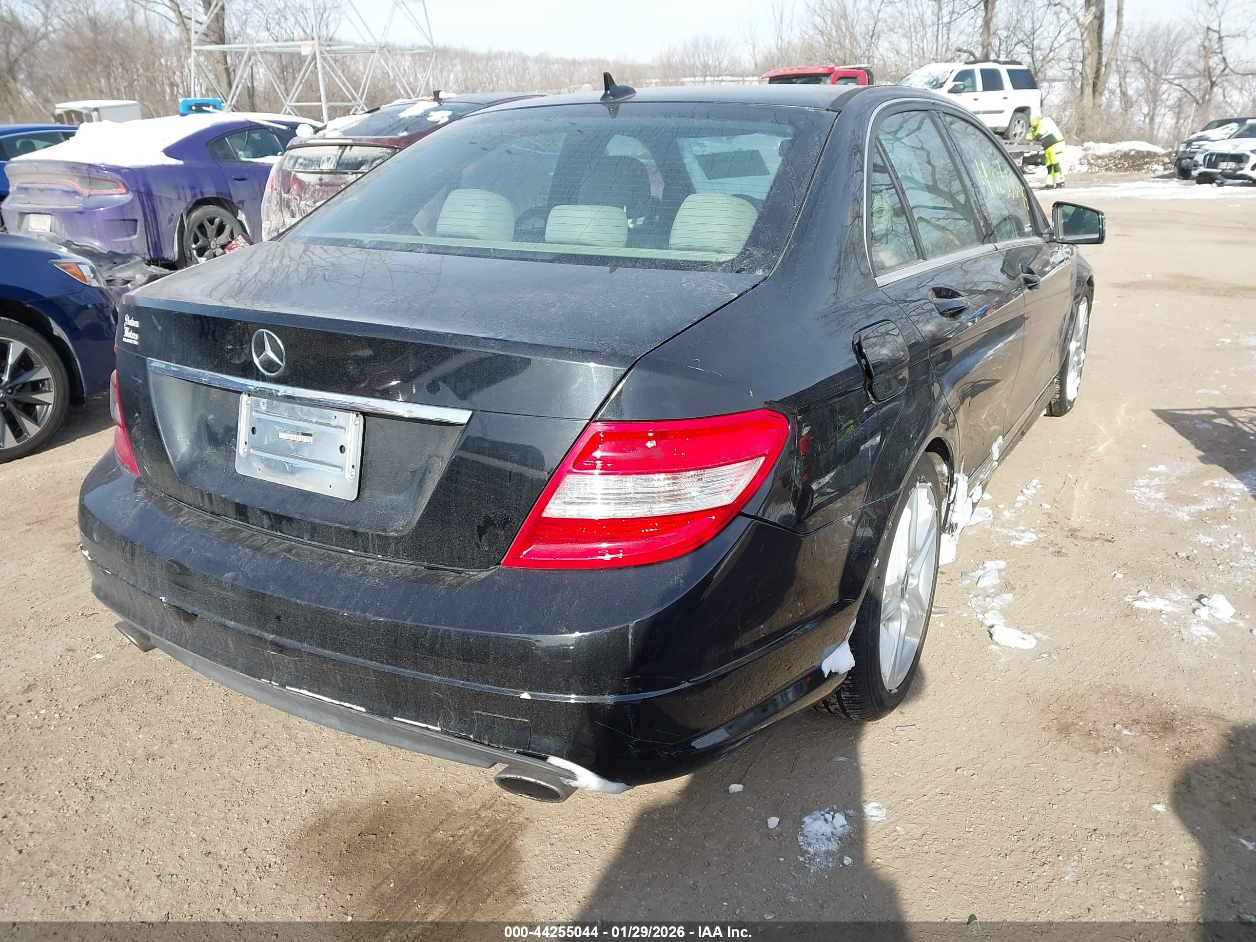 MERCEDES-BENZ C-CLASS image 4