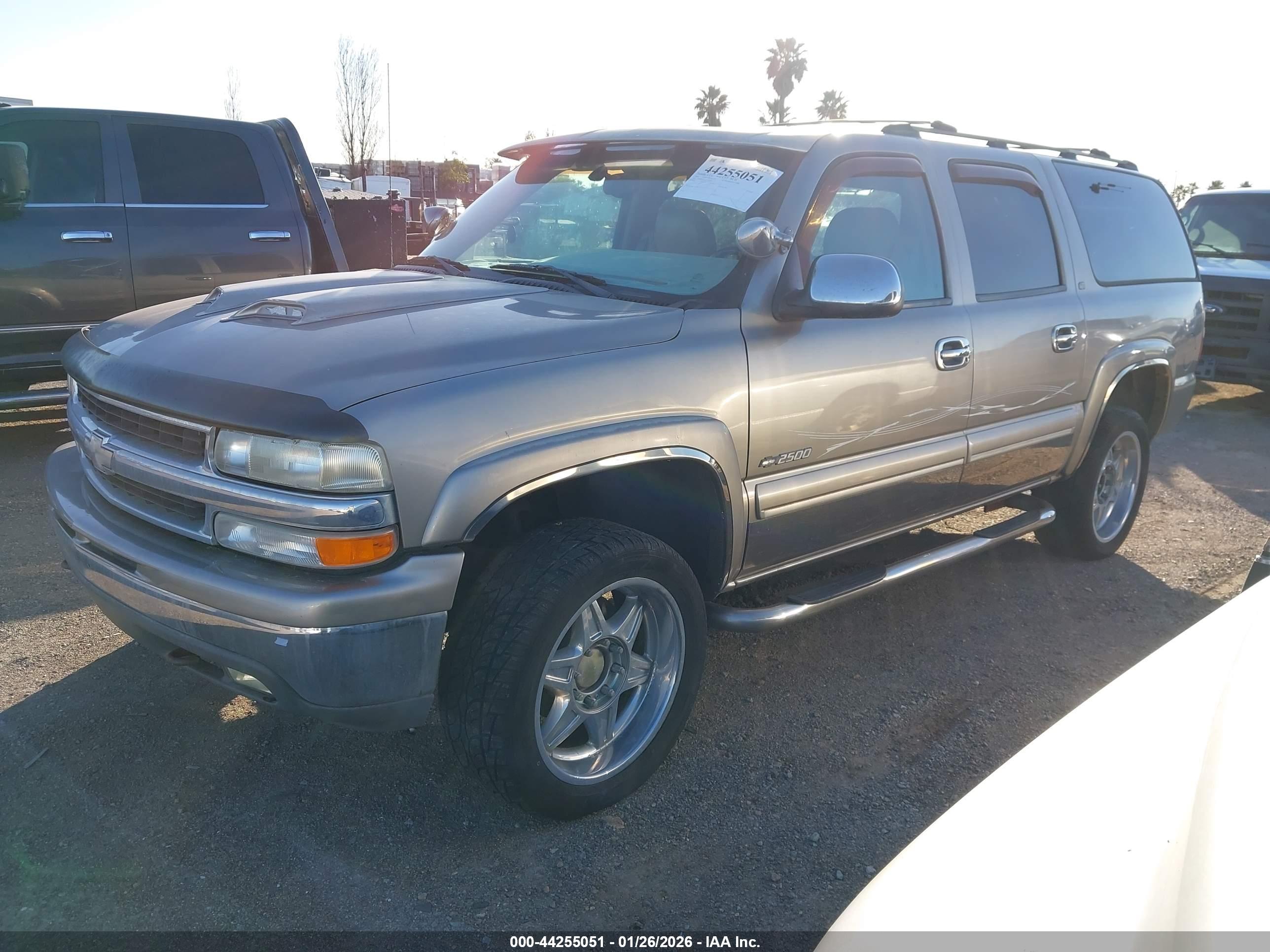 CHEVROLET SUBURBAN image 2