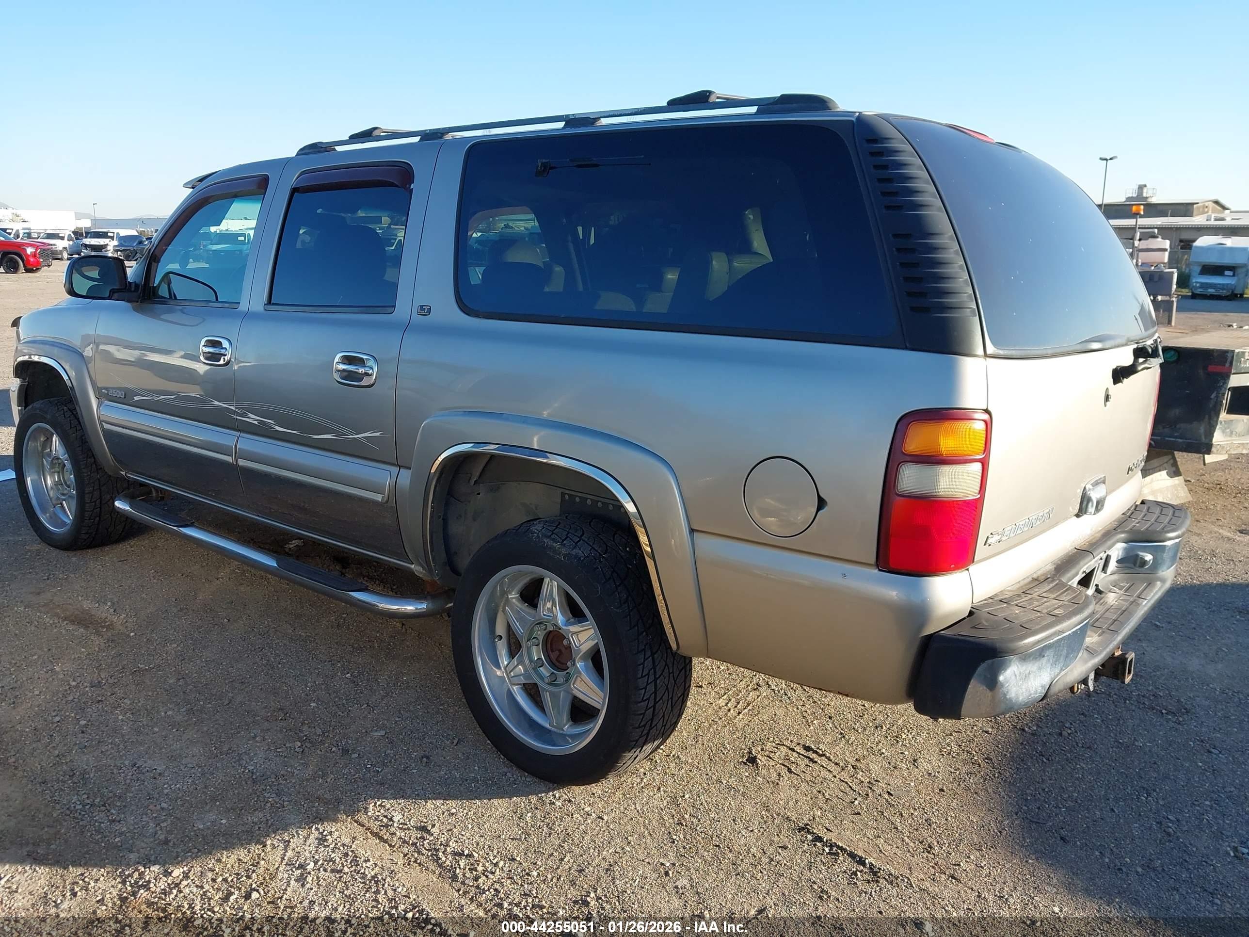 CHEVROLET SUBURBAN image 3