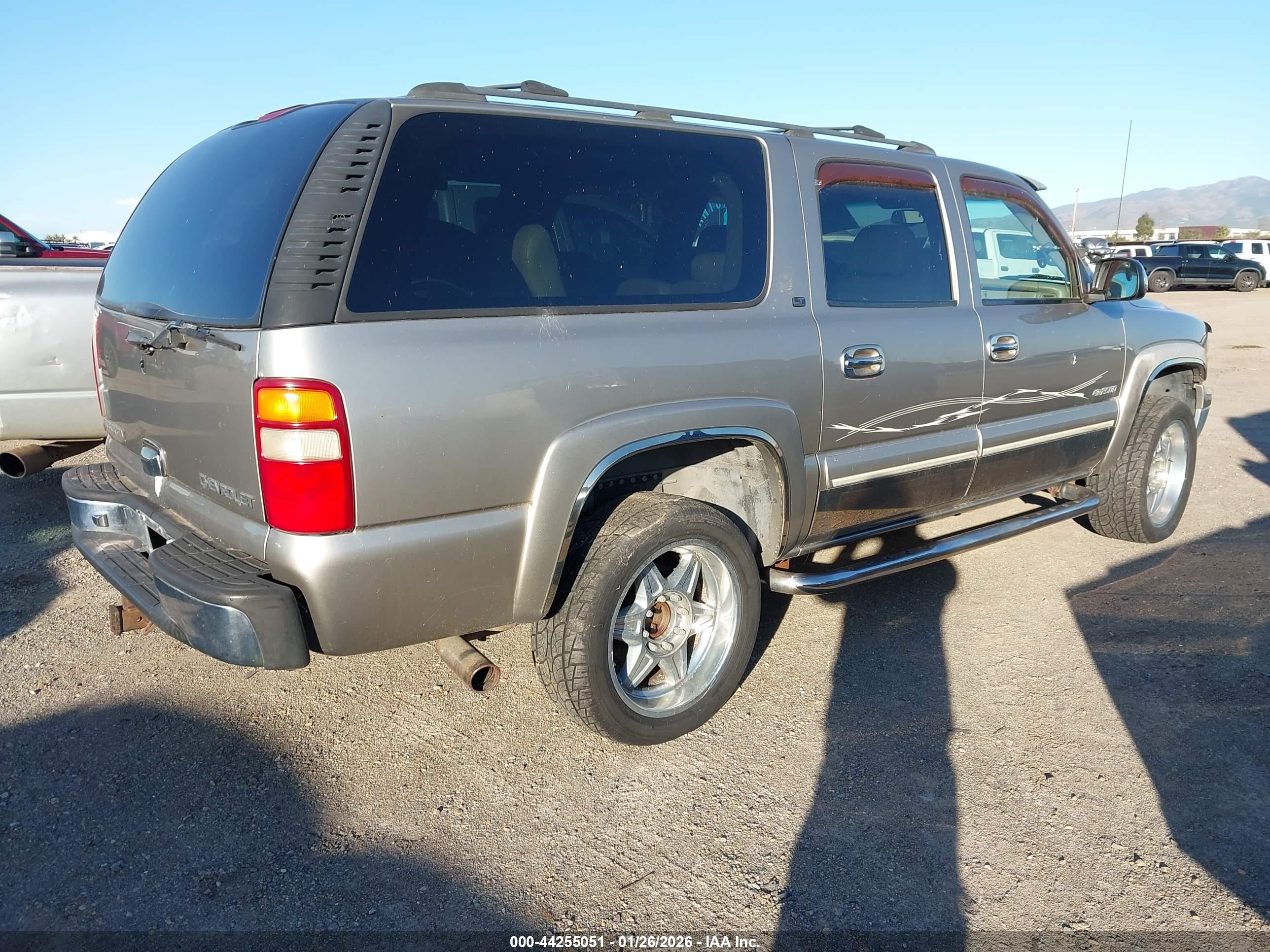 CHEVROLET SUBURBAN image 4