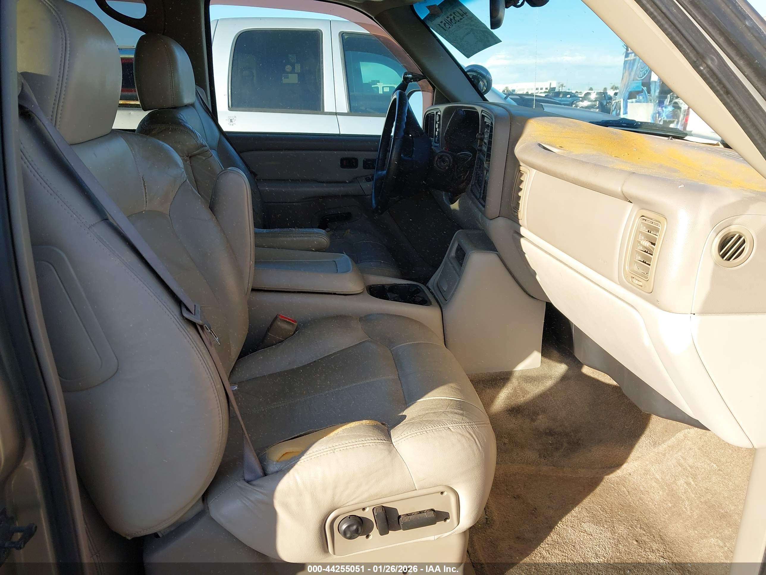 CHEVROLET SUBURBAN image 5