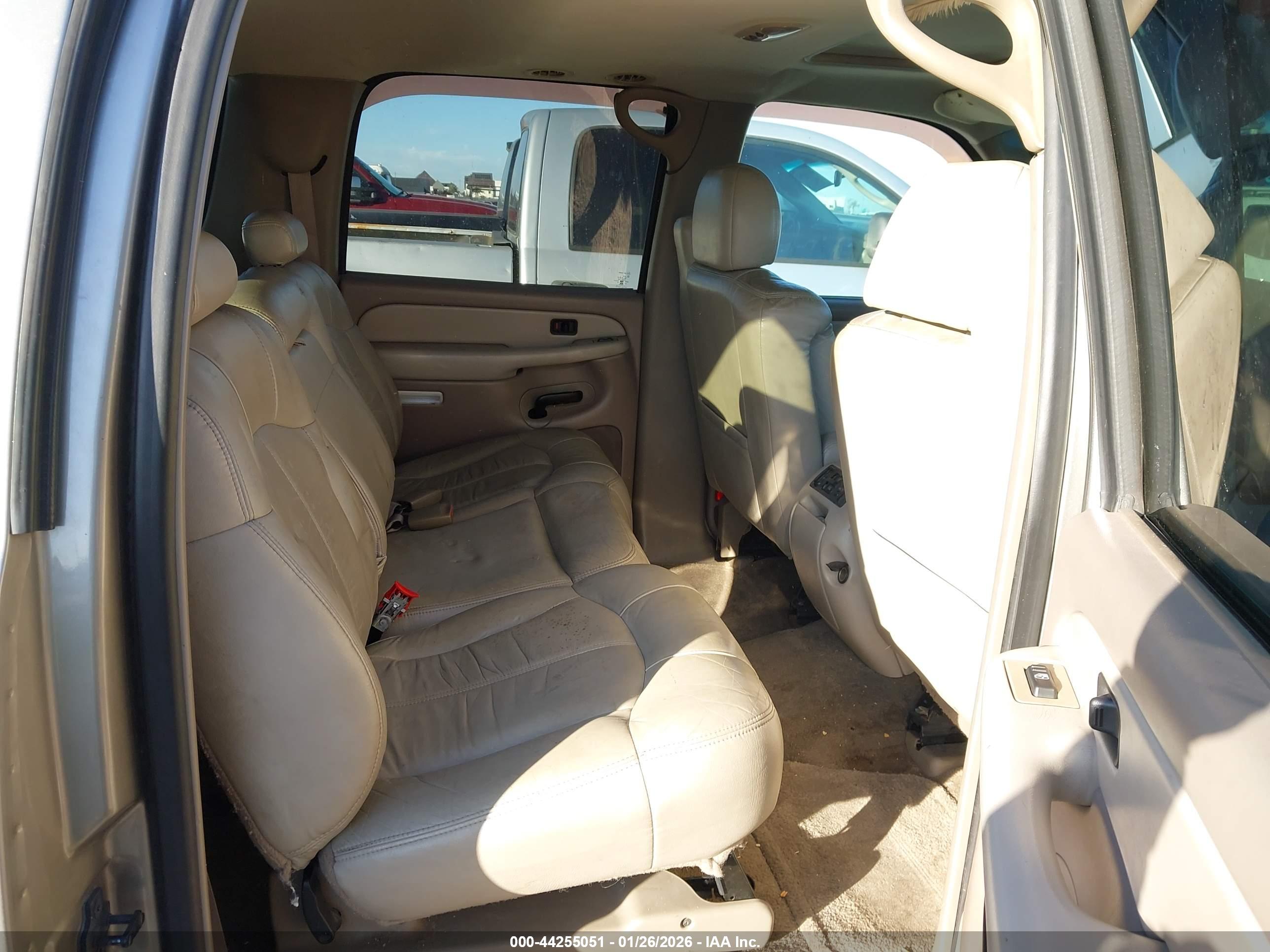 CHEVROLET SUBURBAN image 8