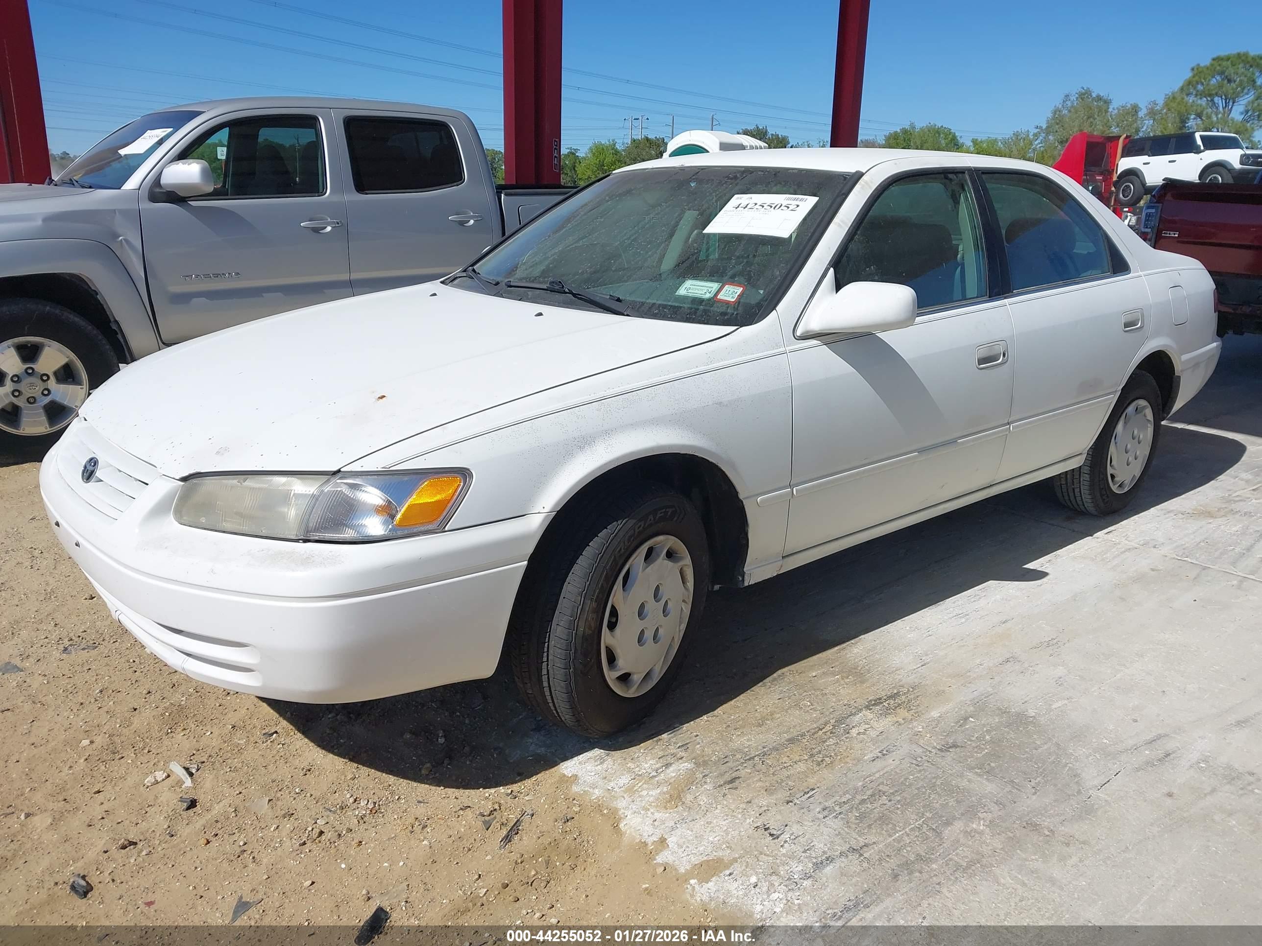 TOYOTA CAMRY image 2