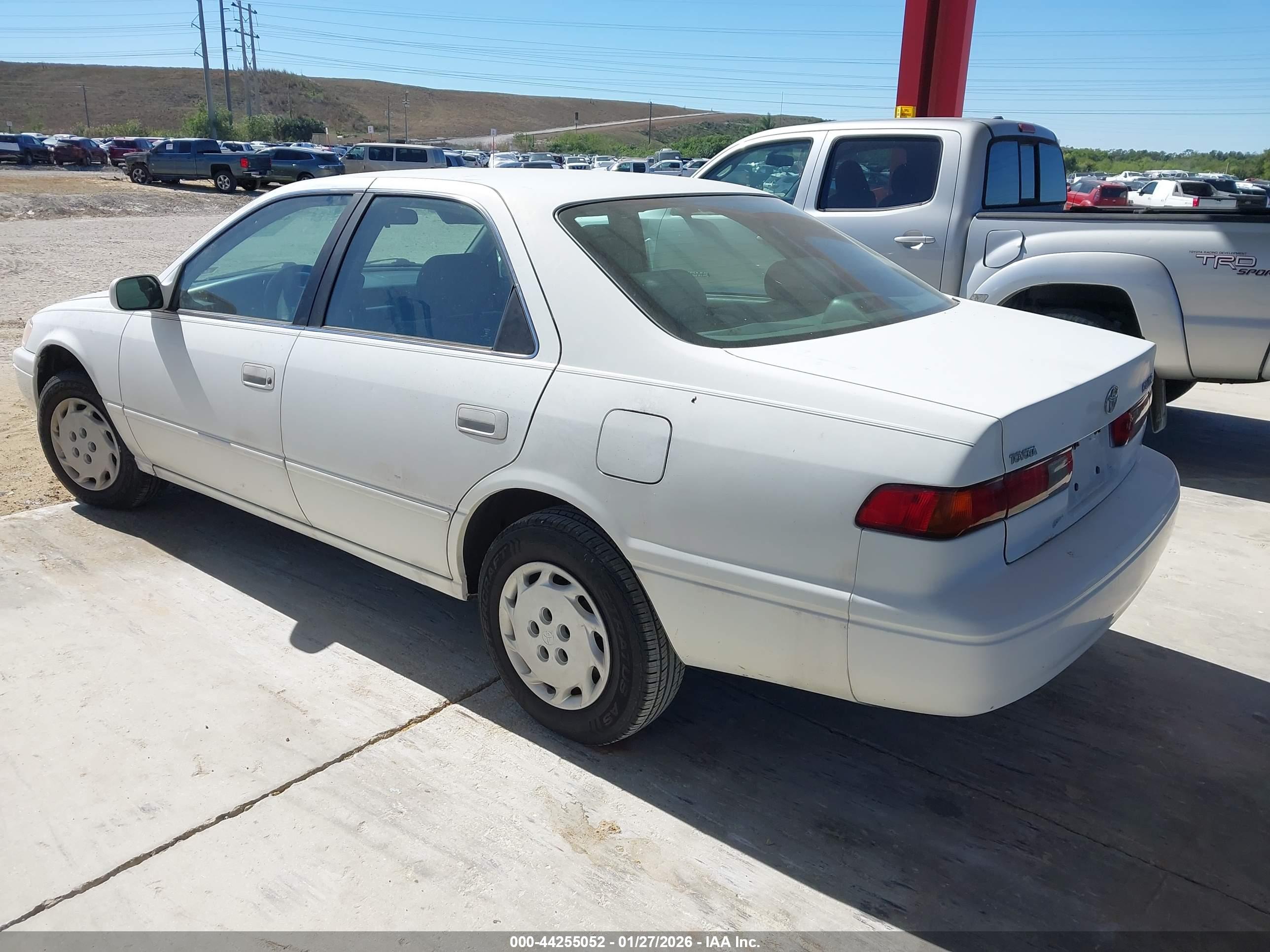 TOYOTA CAMRY image 3