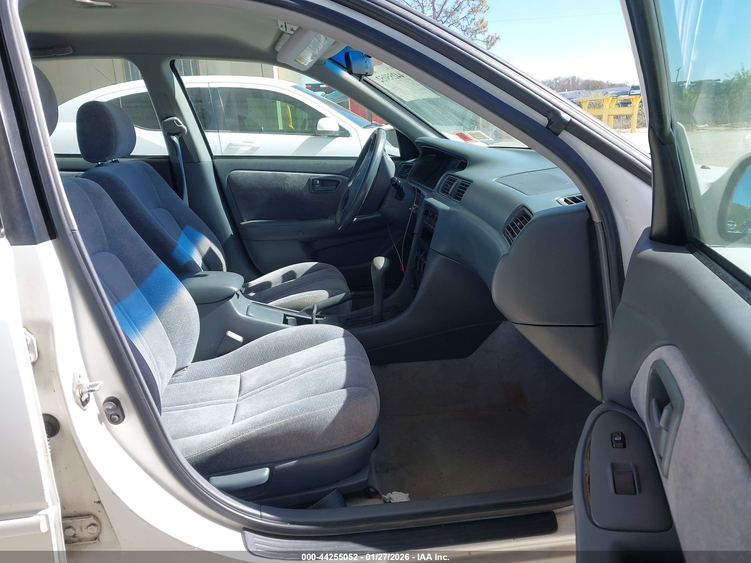 TOYOTA CAMRY image 5
