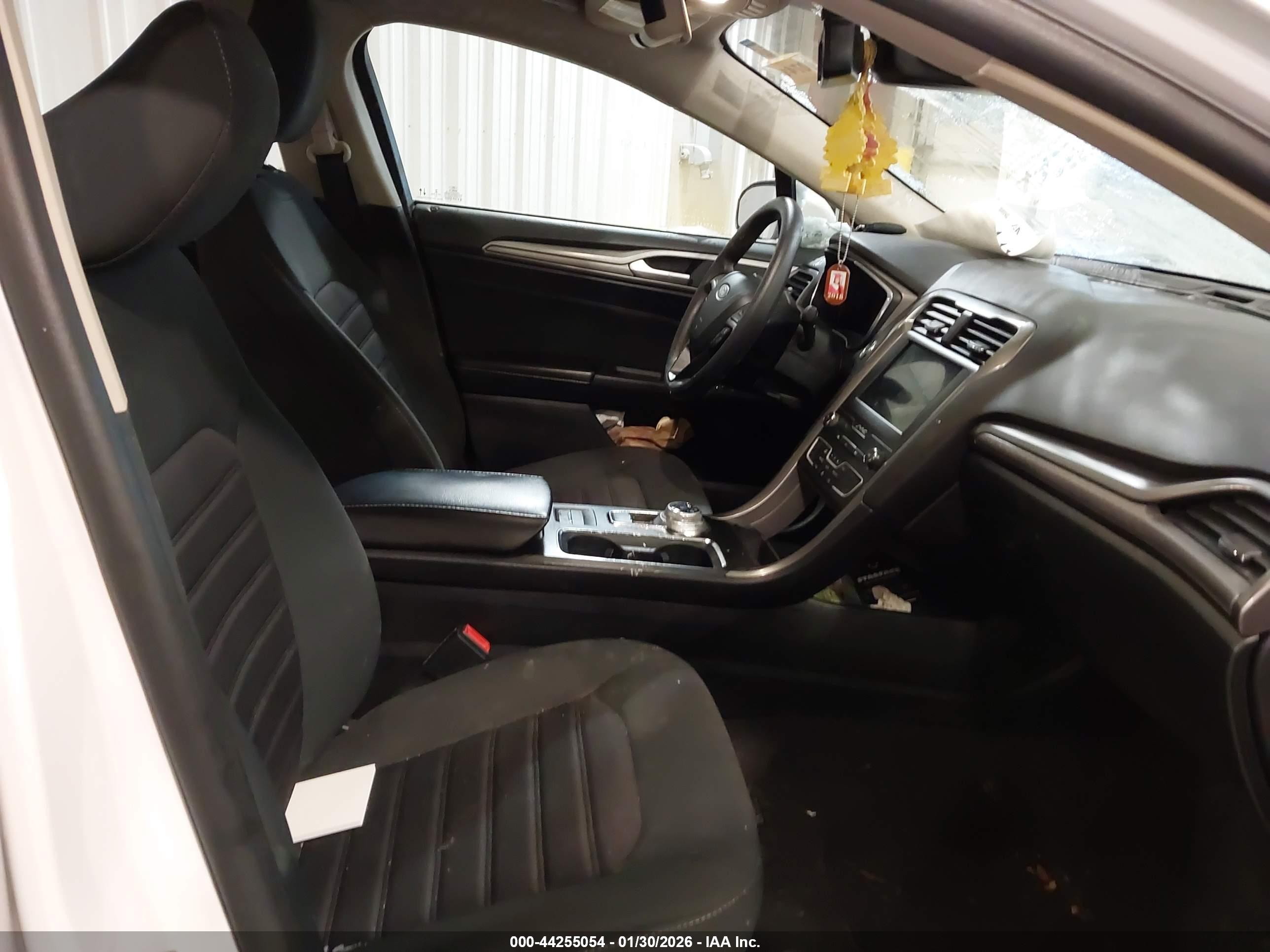 FORD FUSION image 5