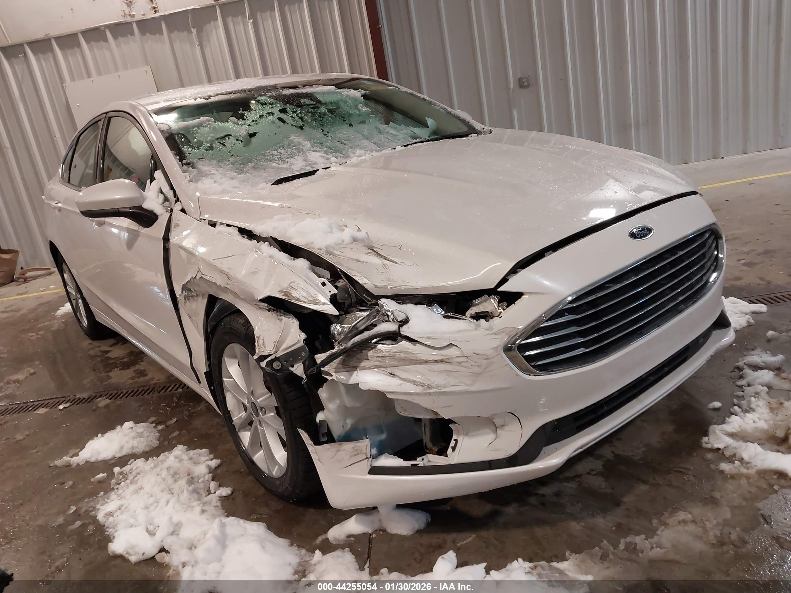 FORD FUSION image 6