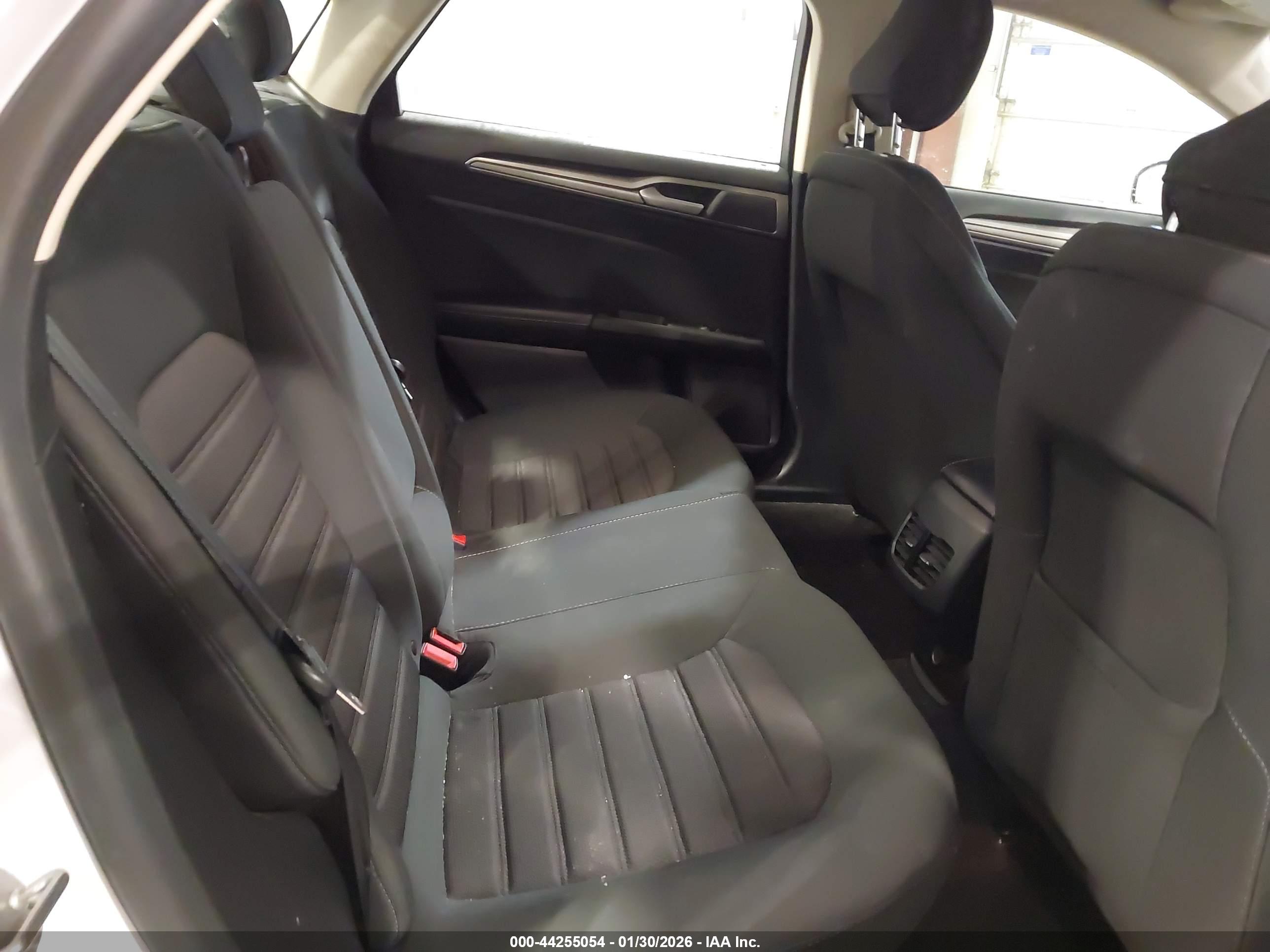 FORD FUSION image 8