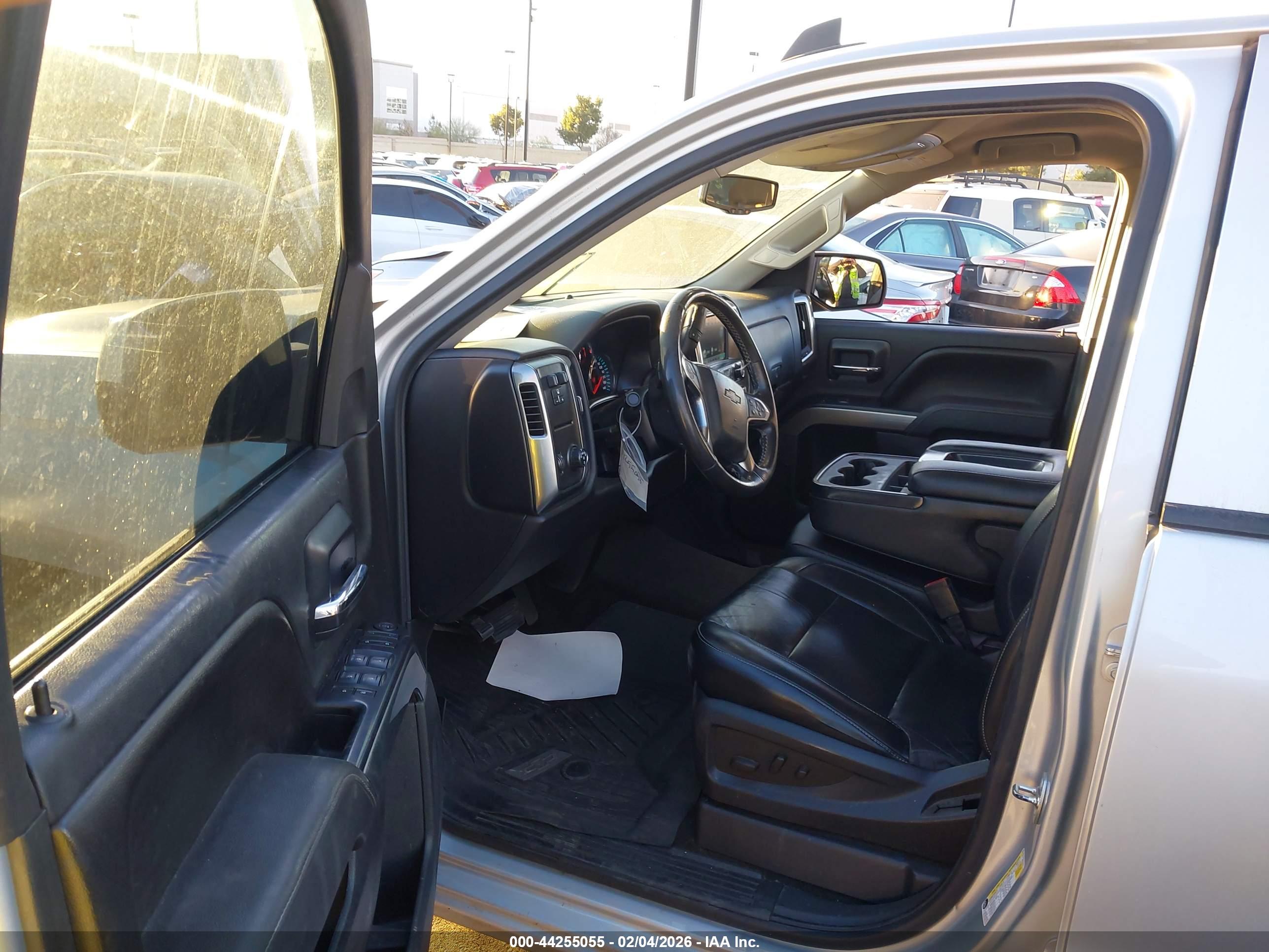 CHEVROLET SILVERADO image 5