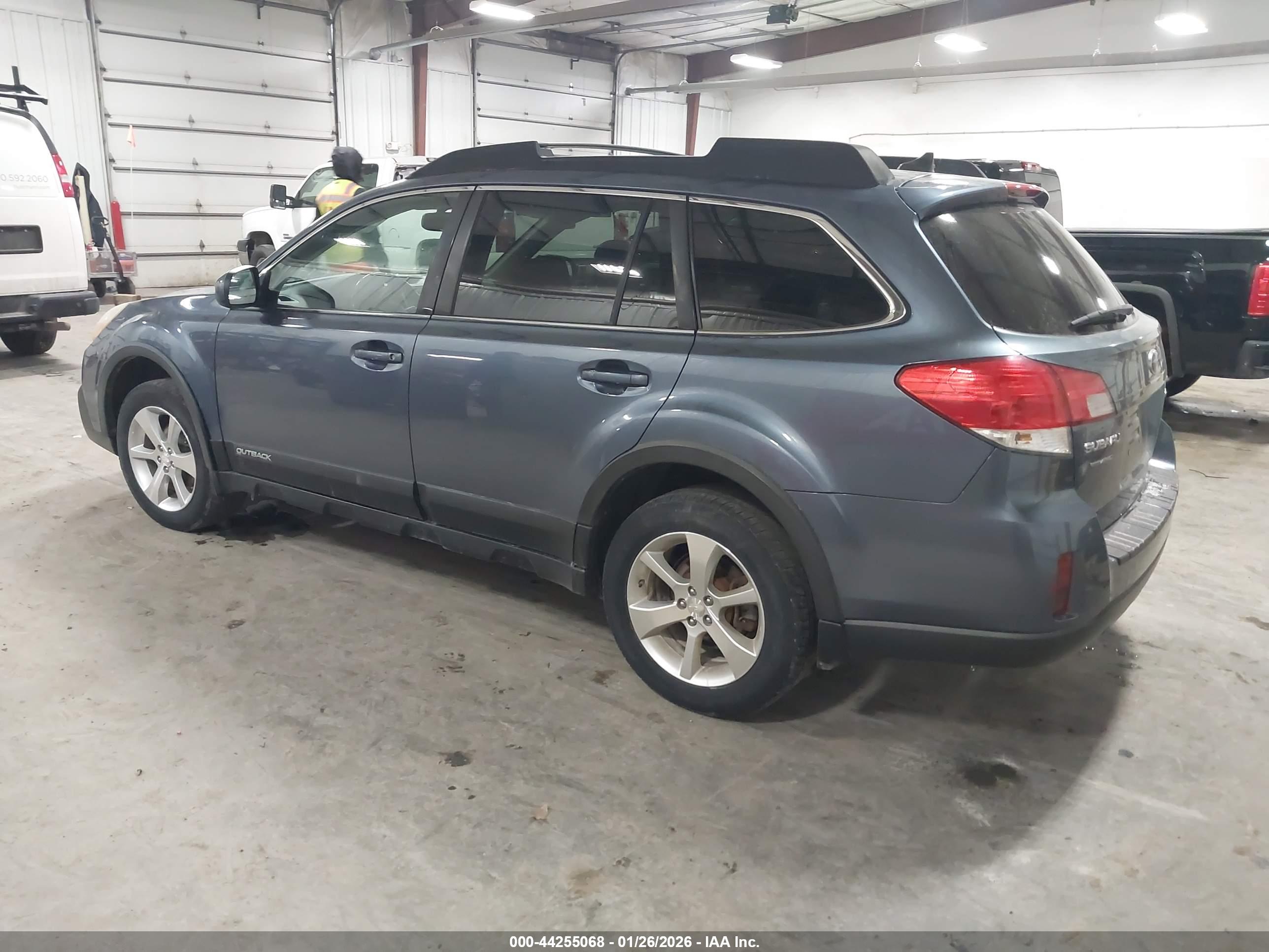 SUBARU OUTBACK image 3
