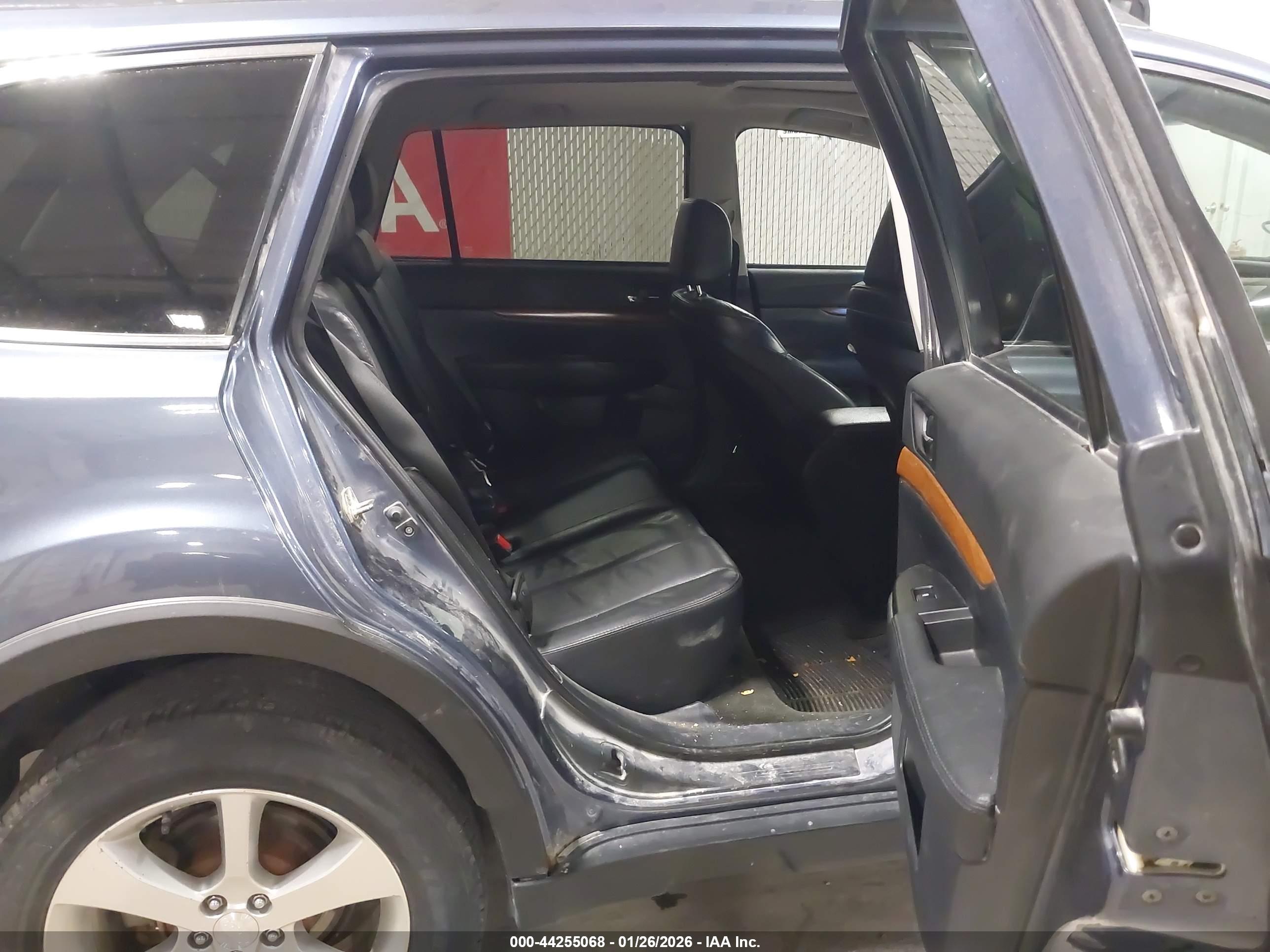 SUBARU OUTBACK image 8