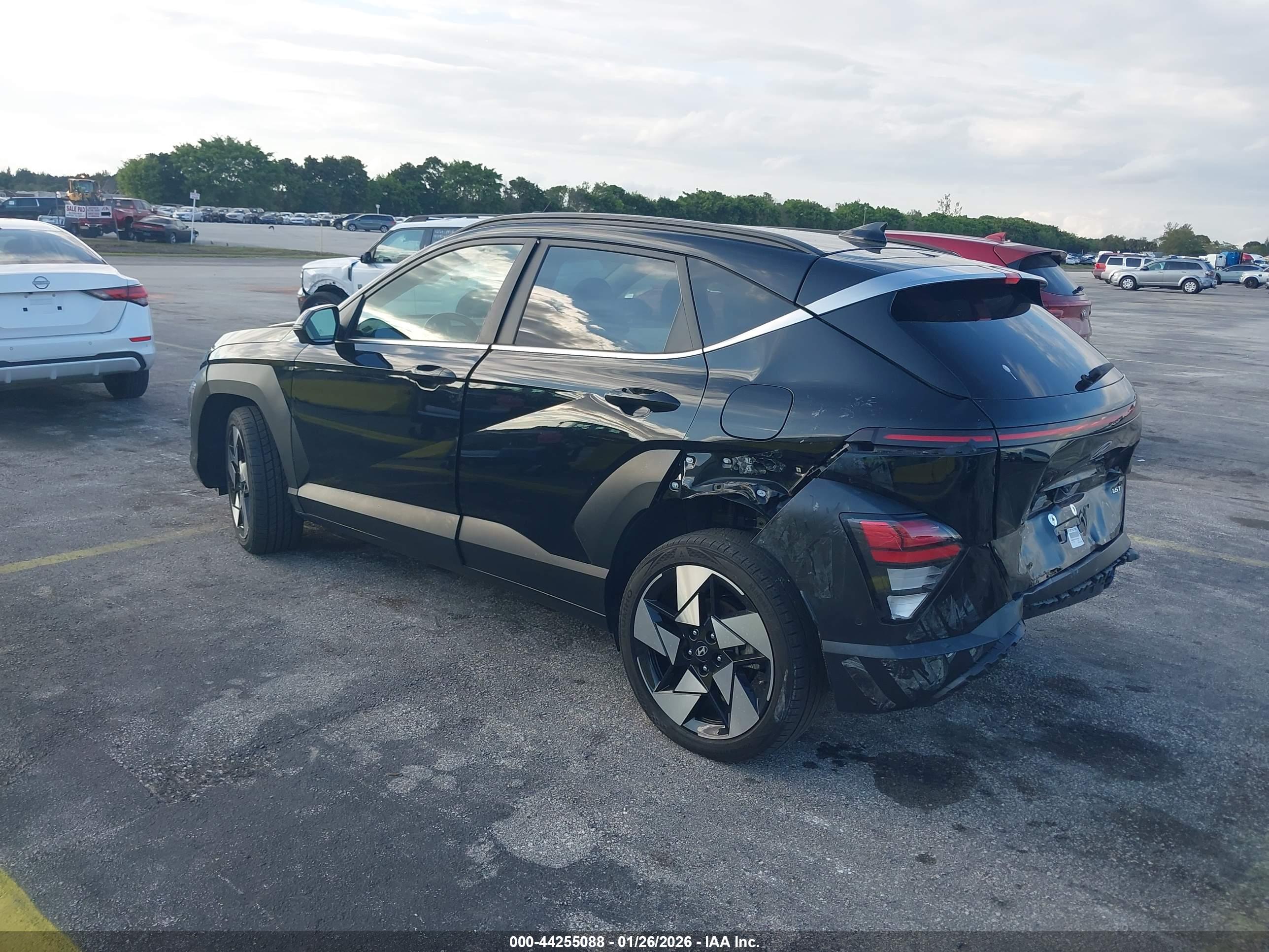 HYUNDAI KONA image 3