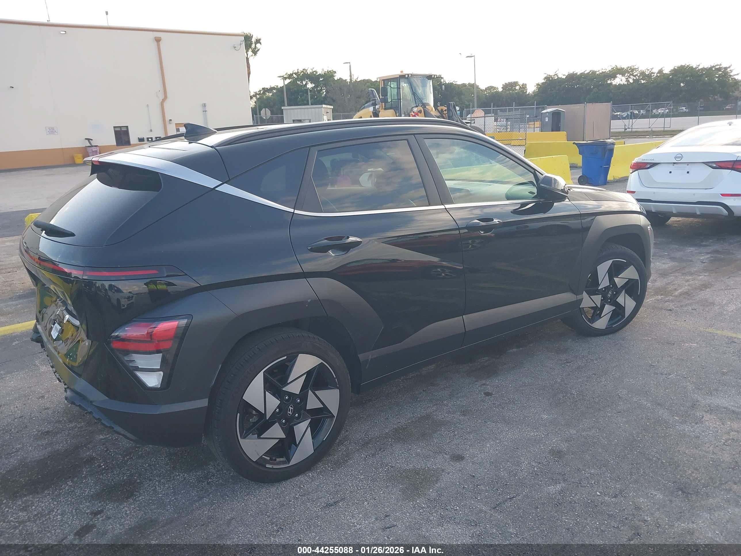 HYUNDAI KONA image 4