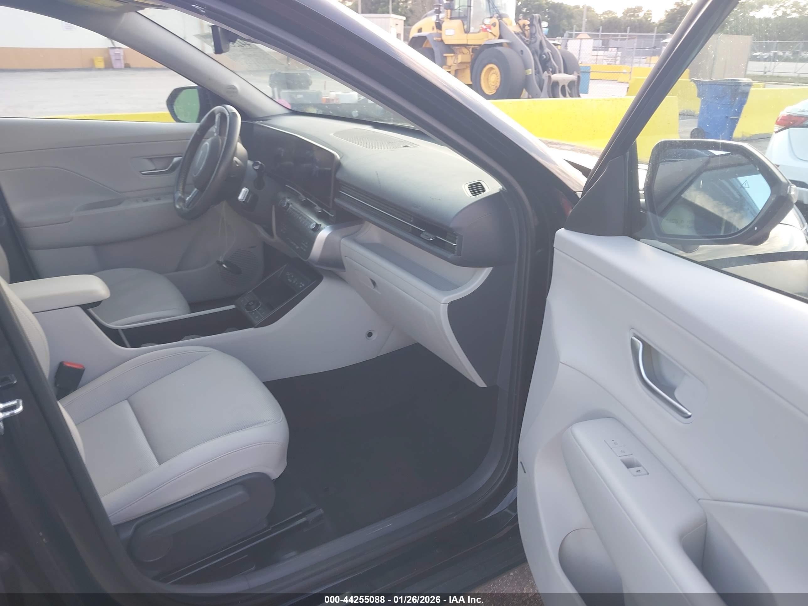 HYUNDAI KONA image 5