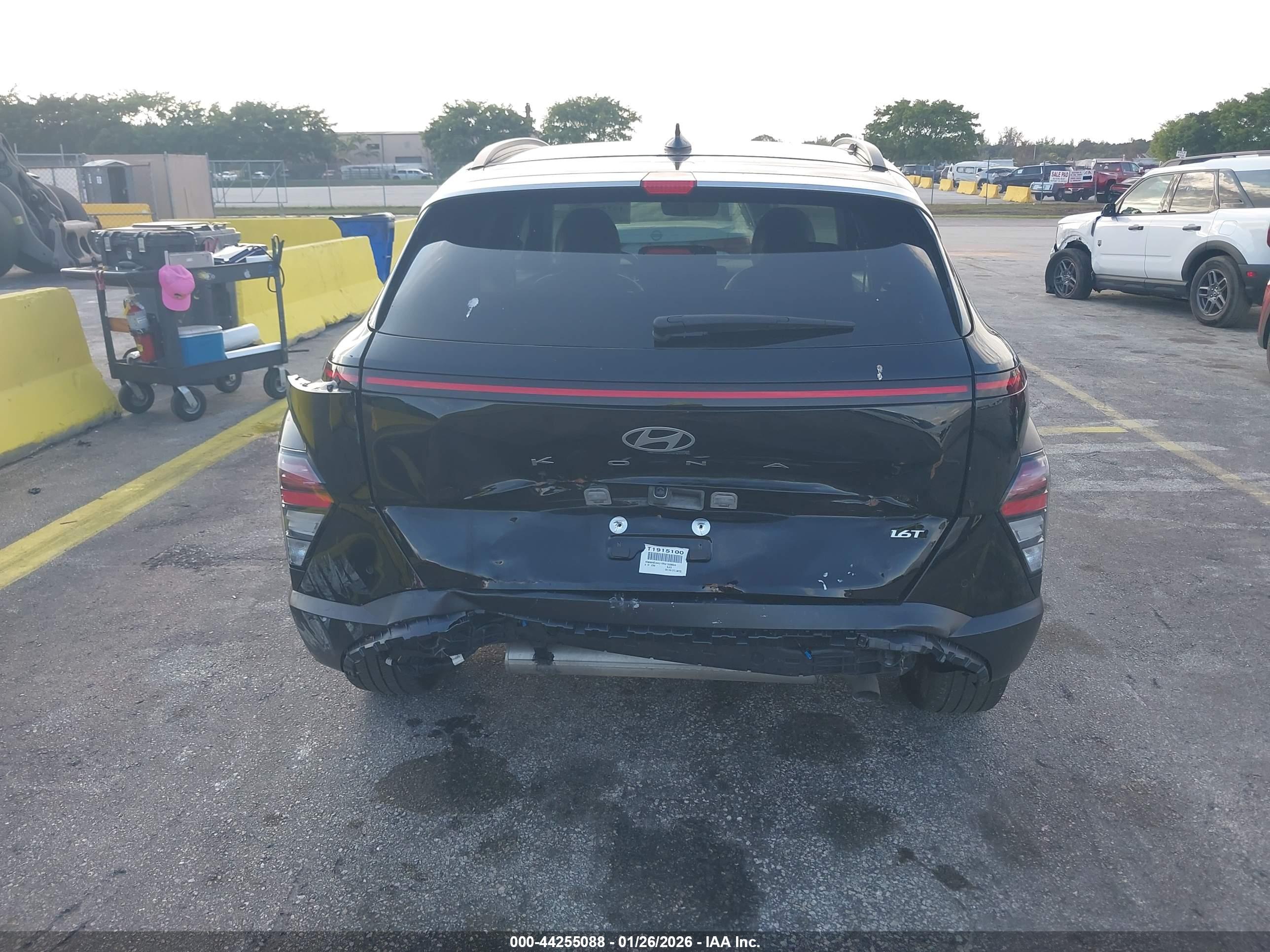 HYUNDAI KONA image 6