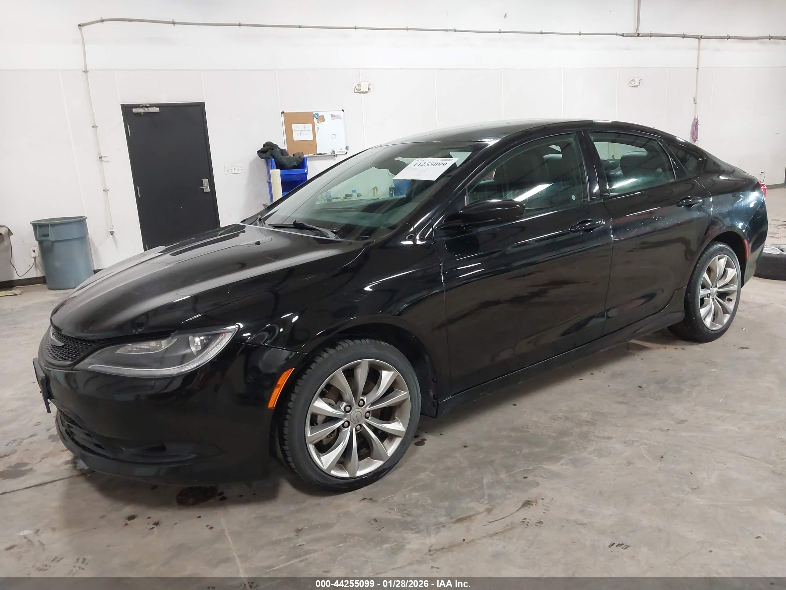CHRYSLER 200 image 2
