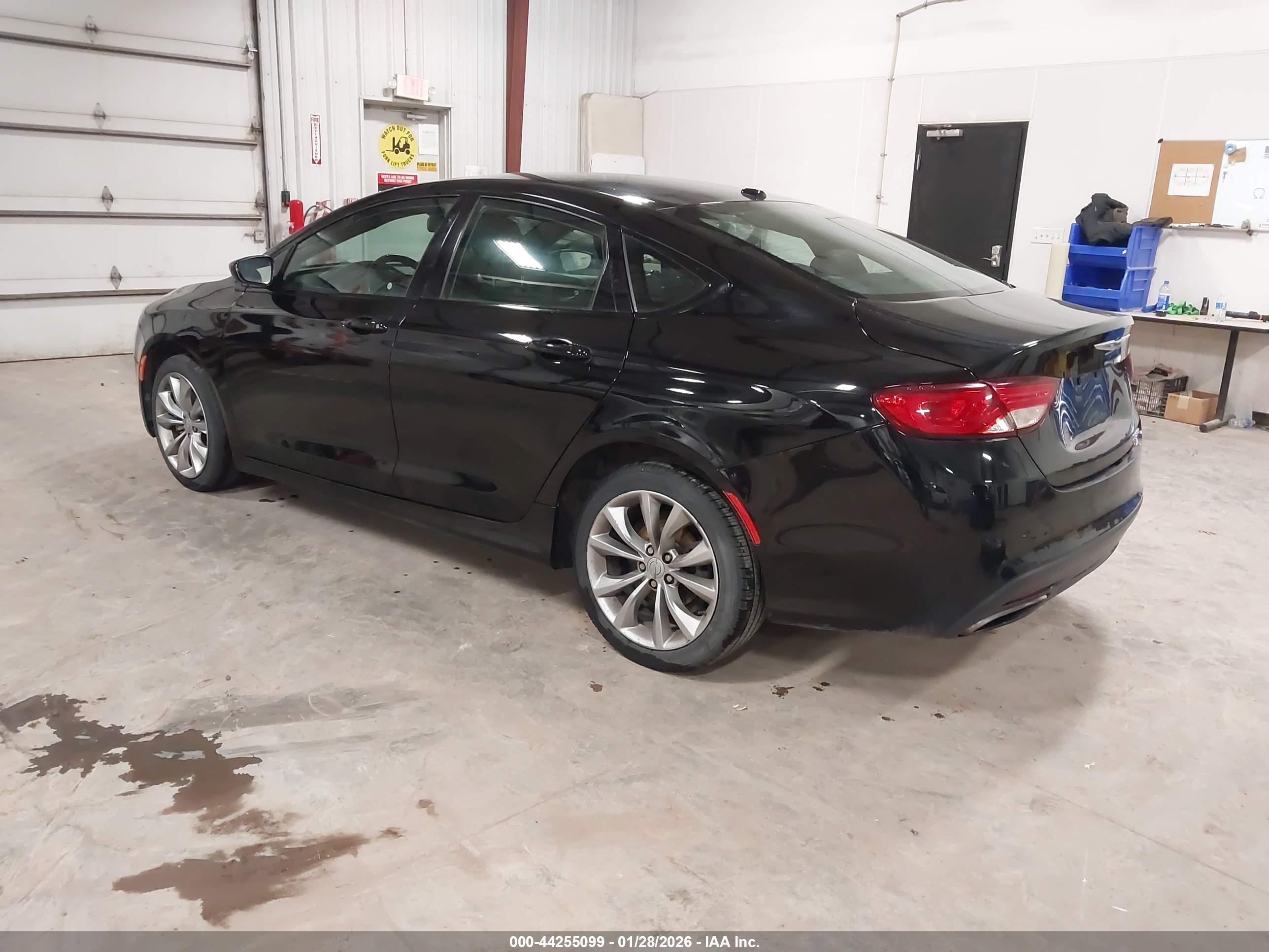 CHRYSLER 200 image 3