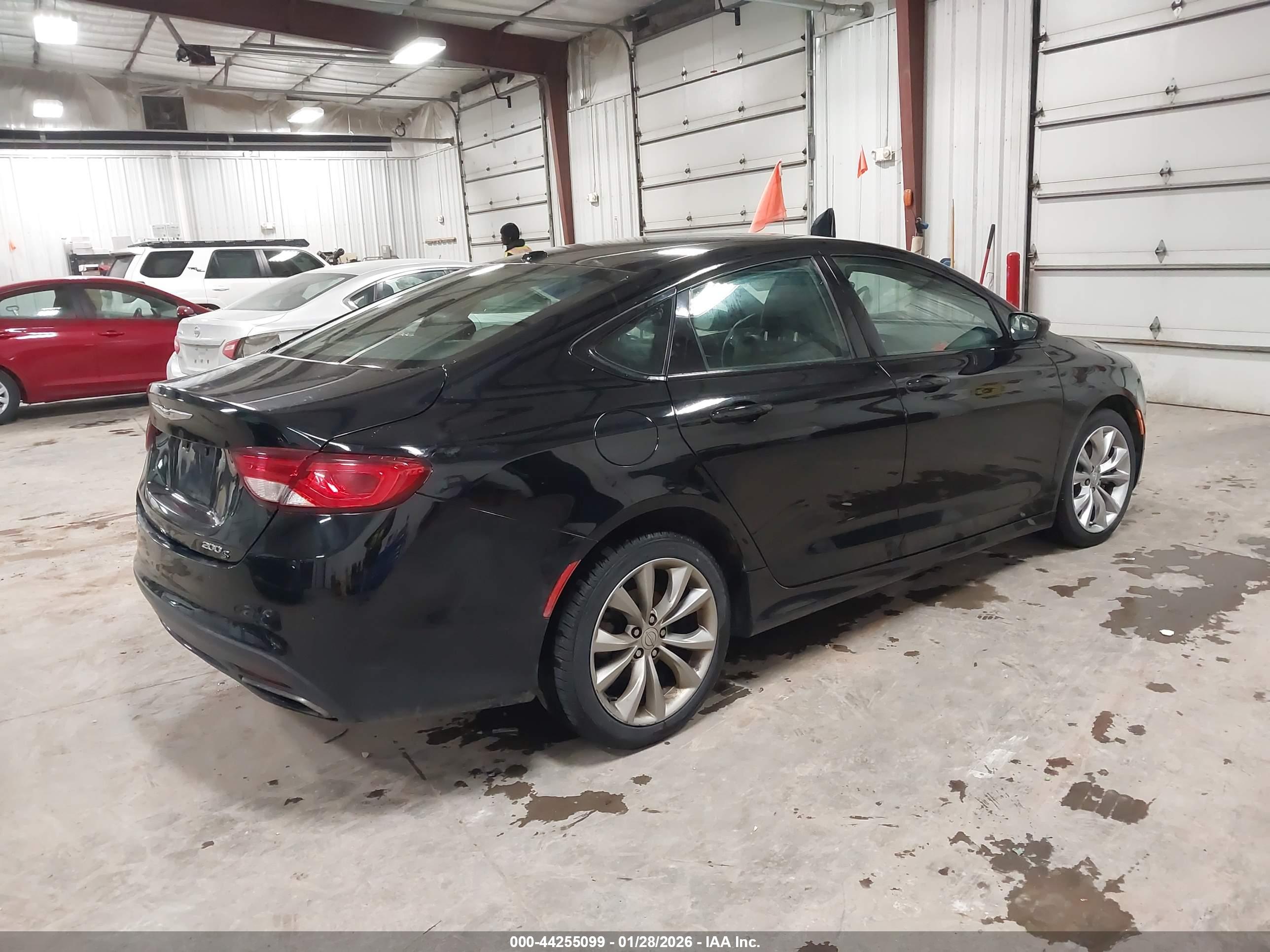 CHRYSLER 200 image 4