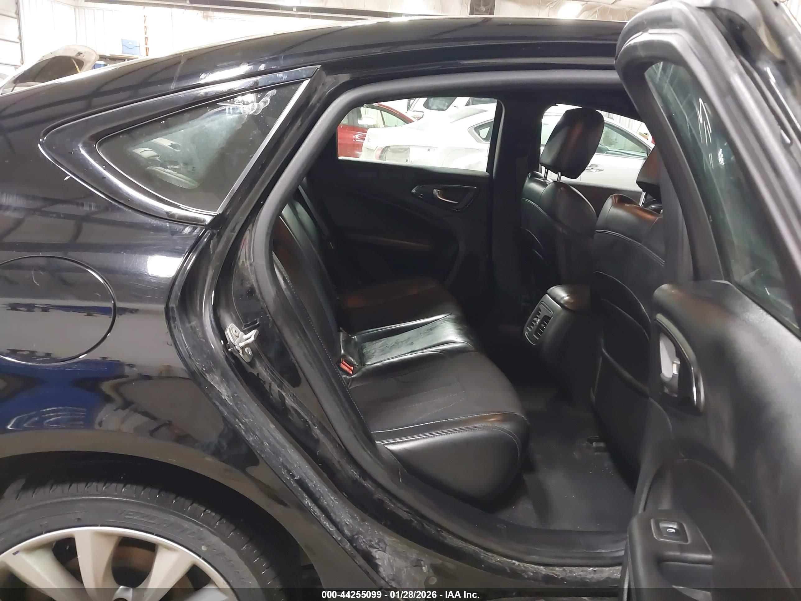 CHRYSLER 200 image 8