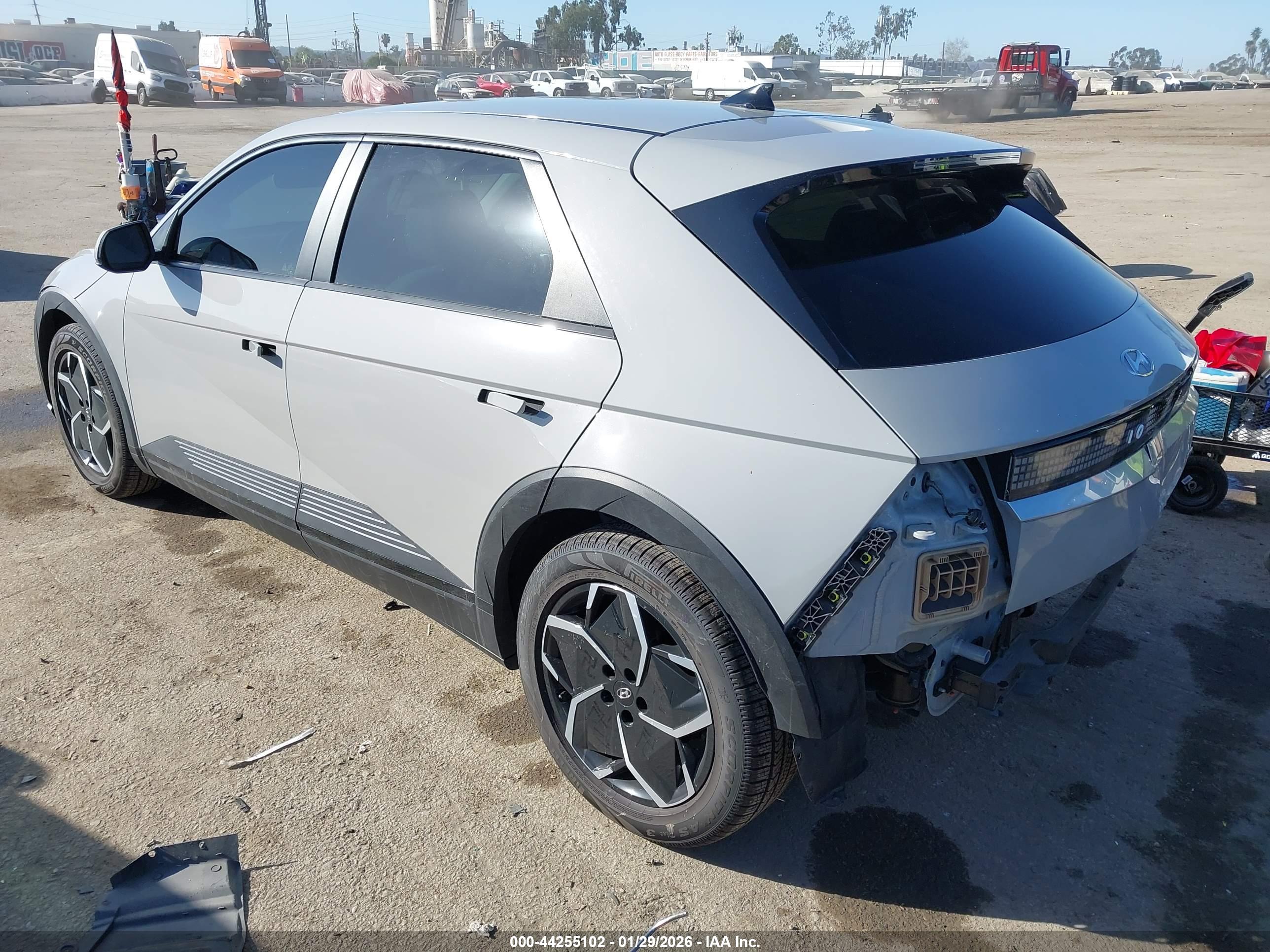 HYUNDAI IONIQ image 3