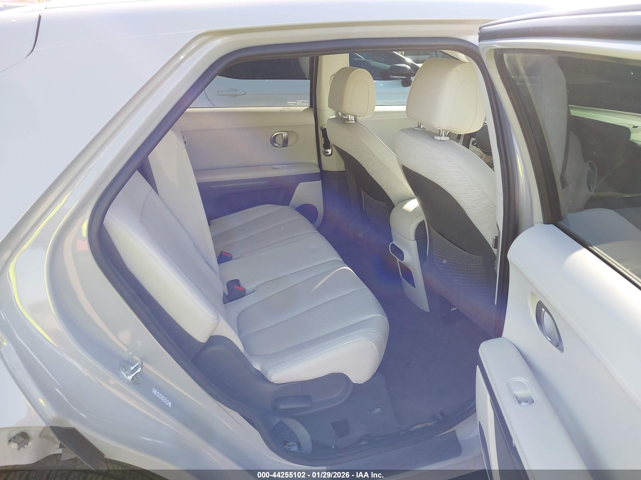 HYUNDAI IONIQ image 8