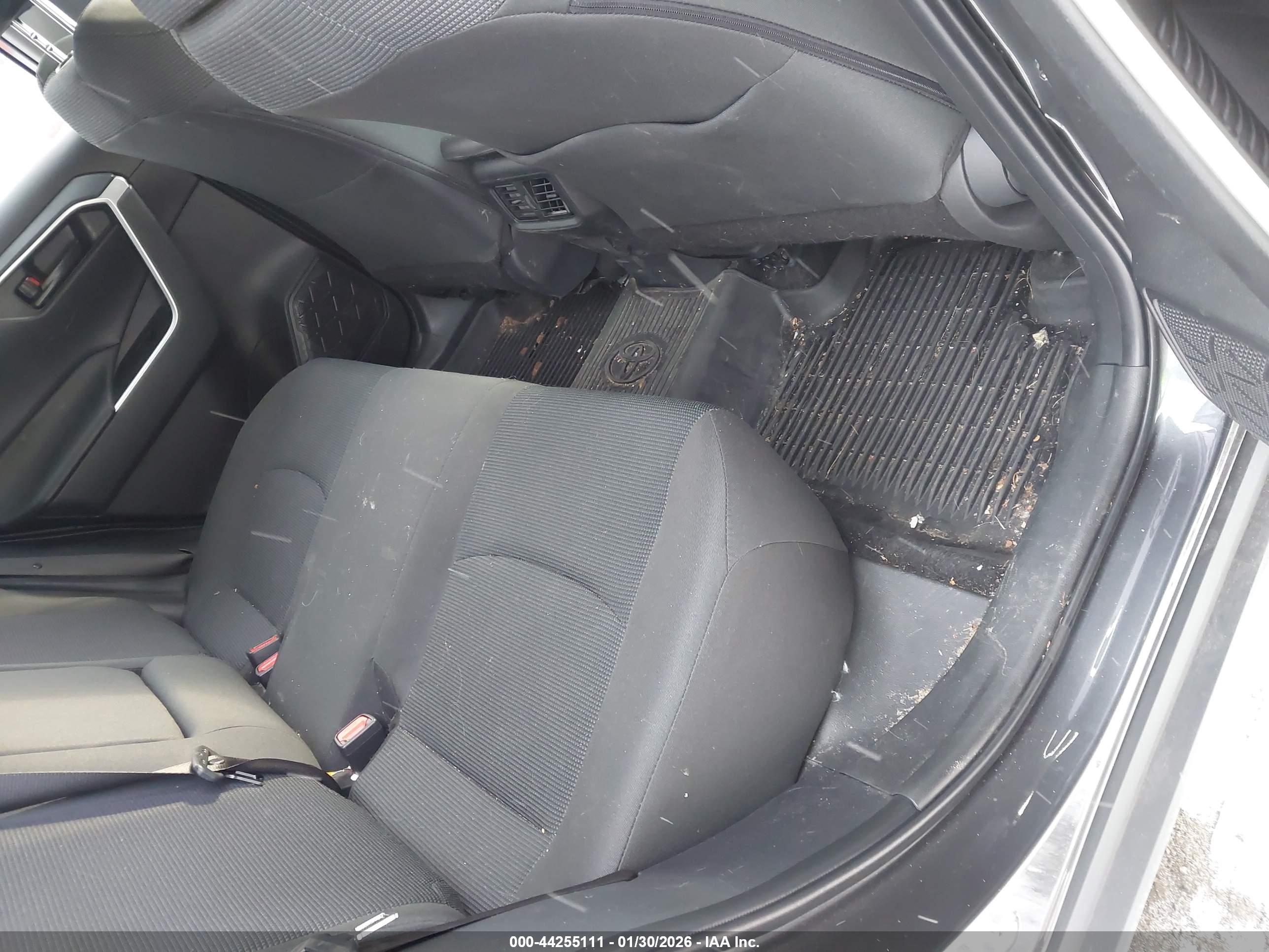 TOYOTA RAV4 image 8