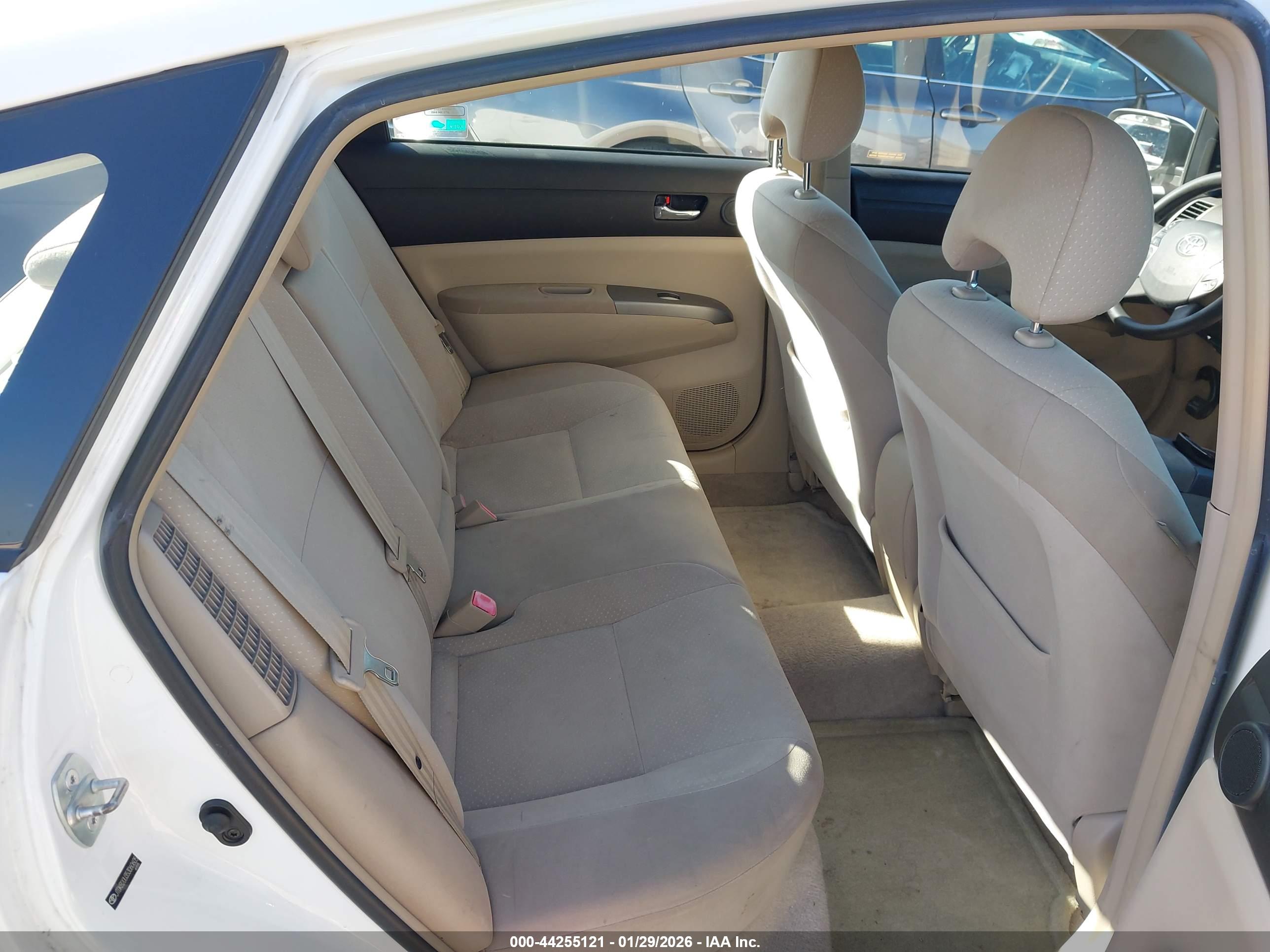 TOYOTA PRIUS image 8