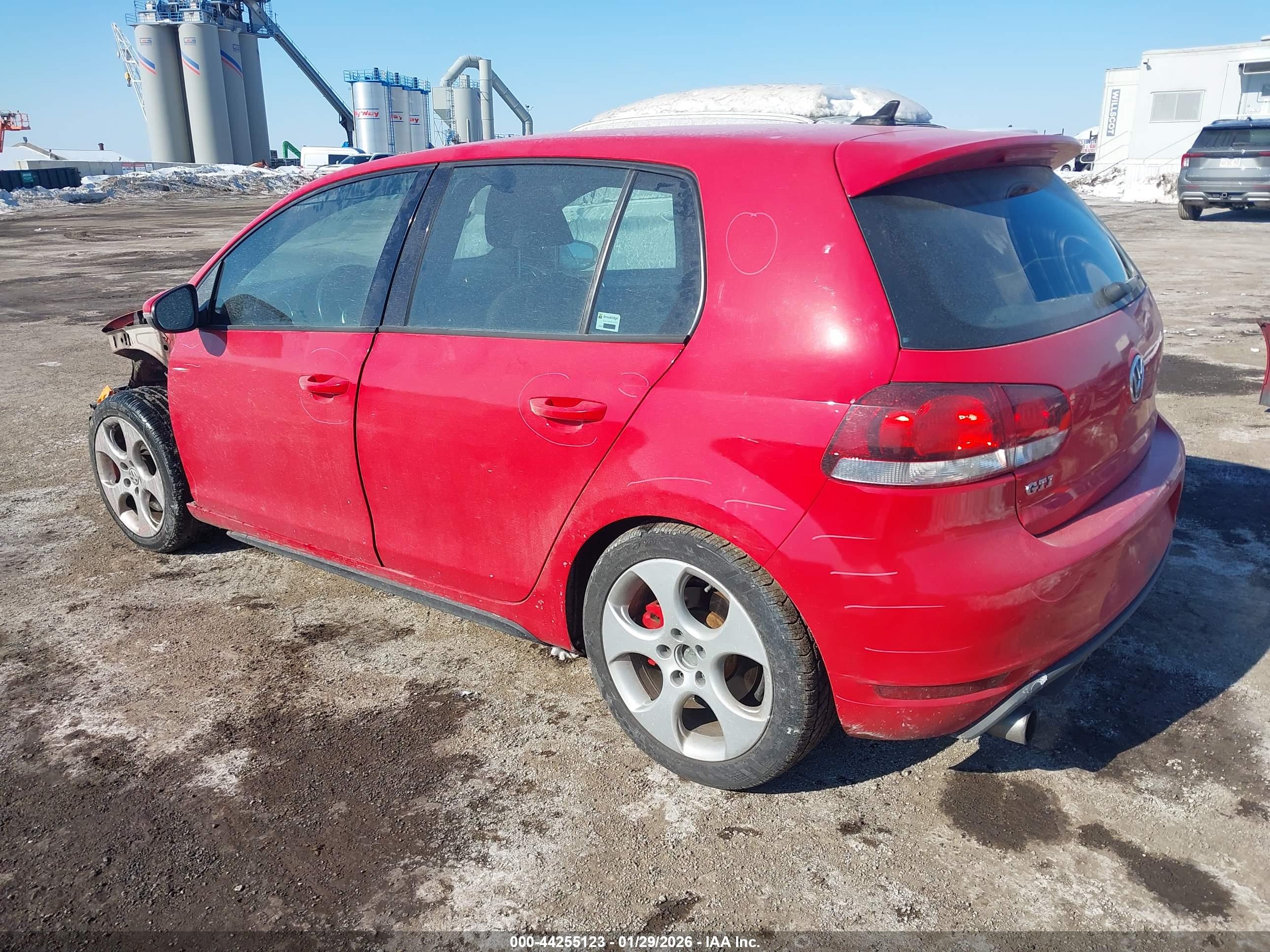 VOLKSWAGEN GTI image 3
