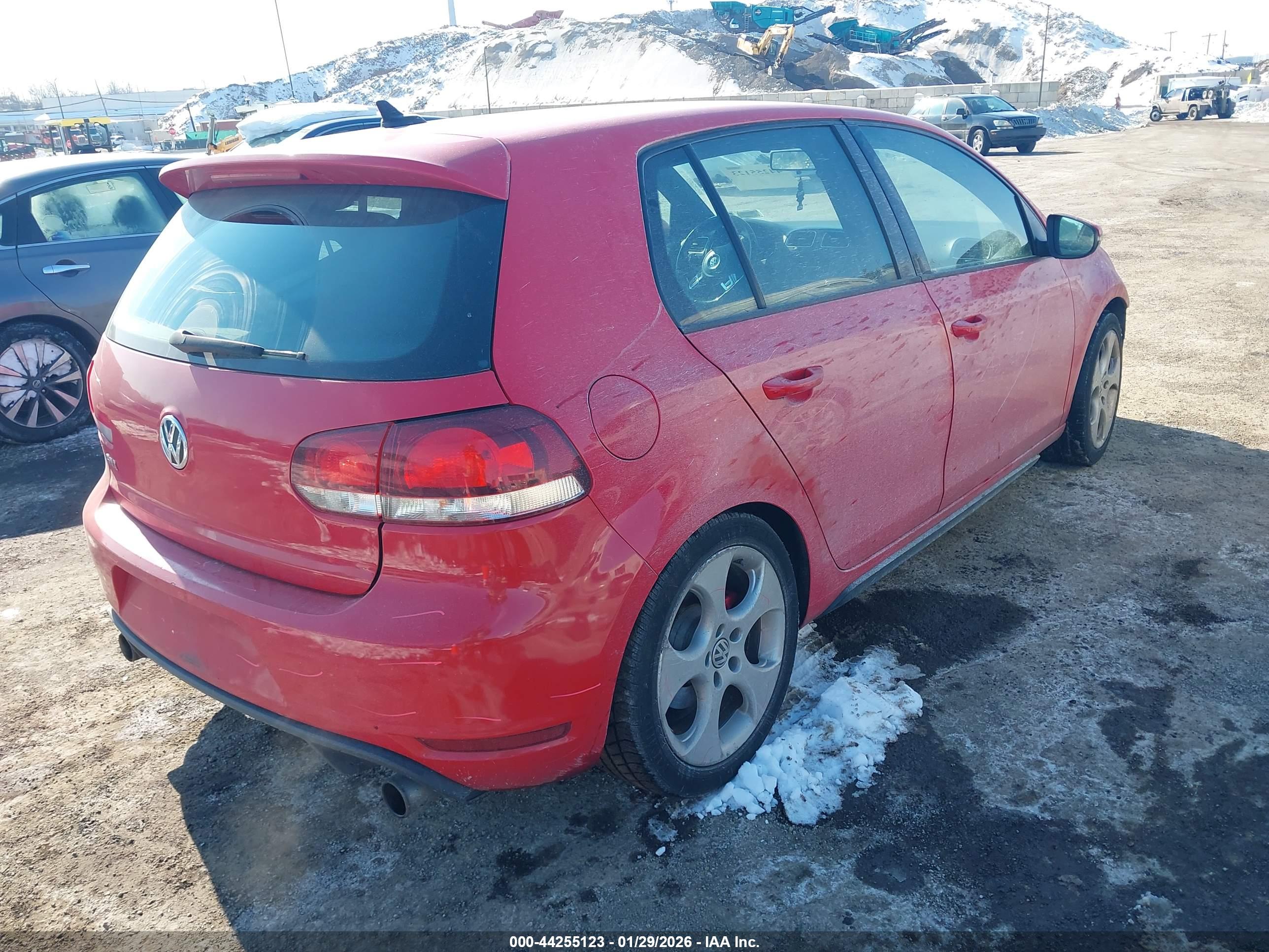 VOLKSWAGEN GTI image 4