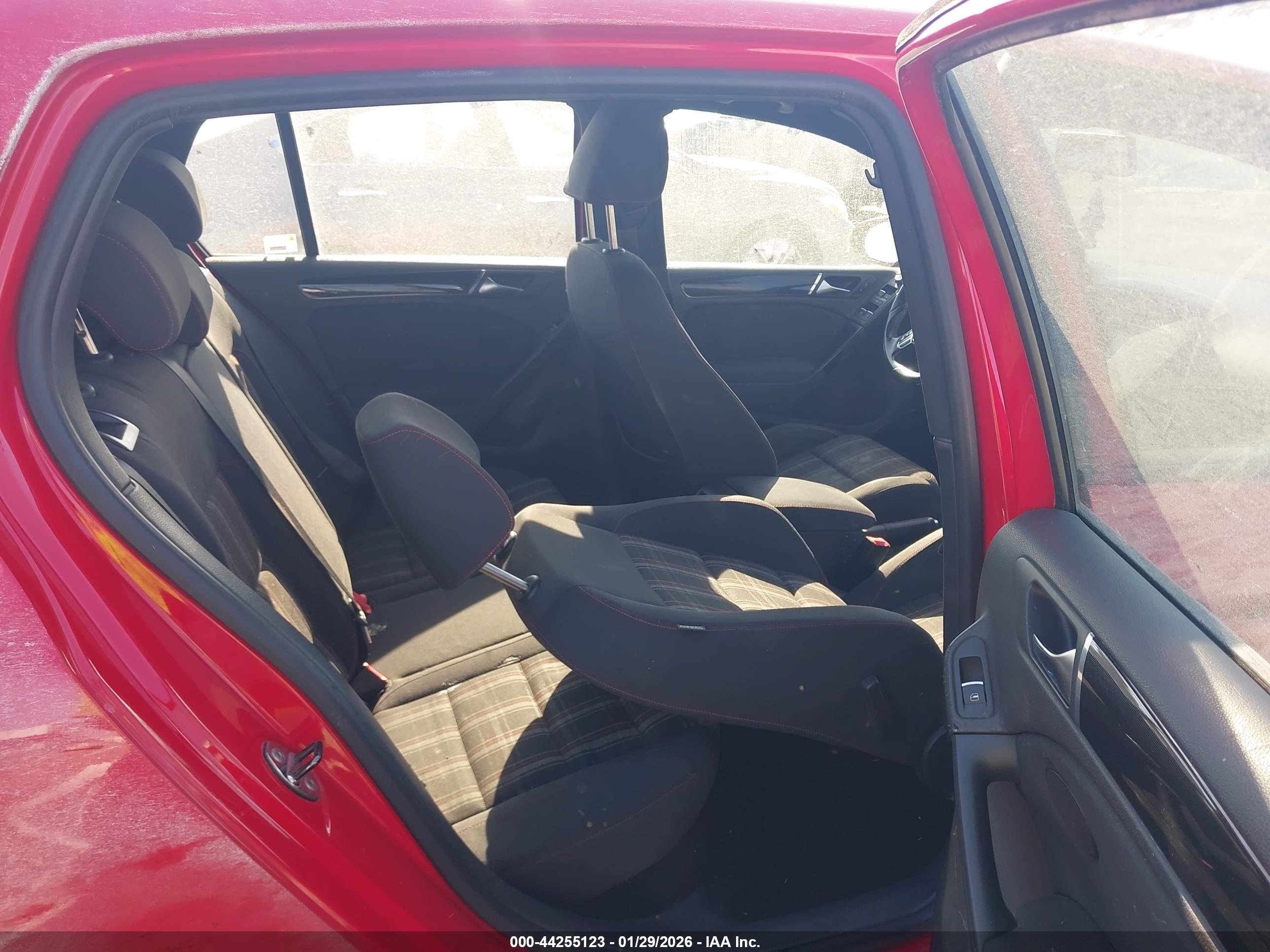 VOLKSWAGEN GTI image 8