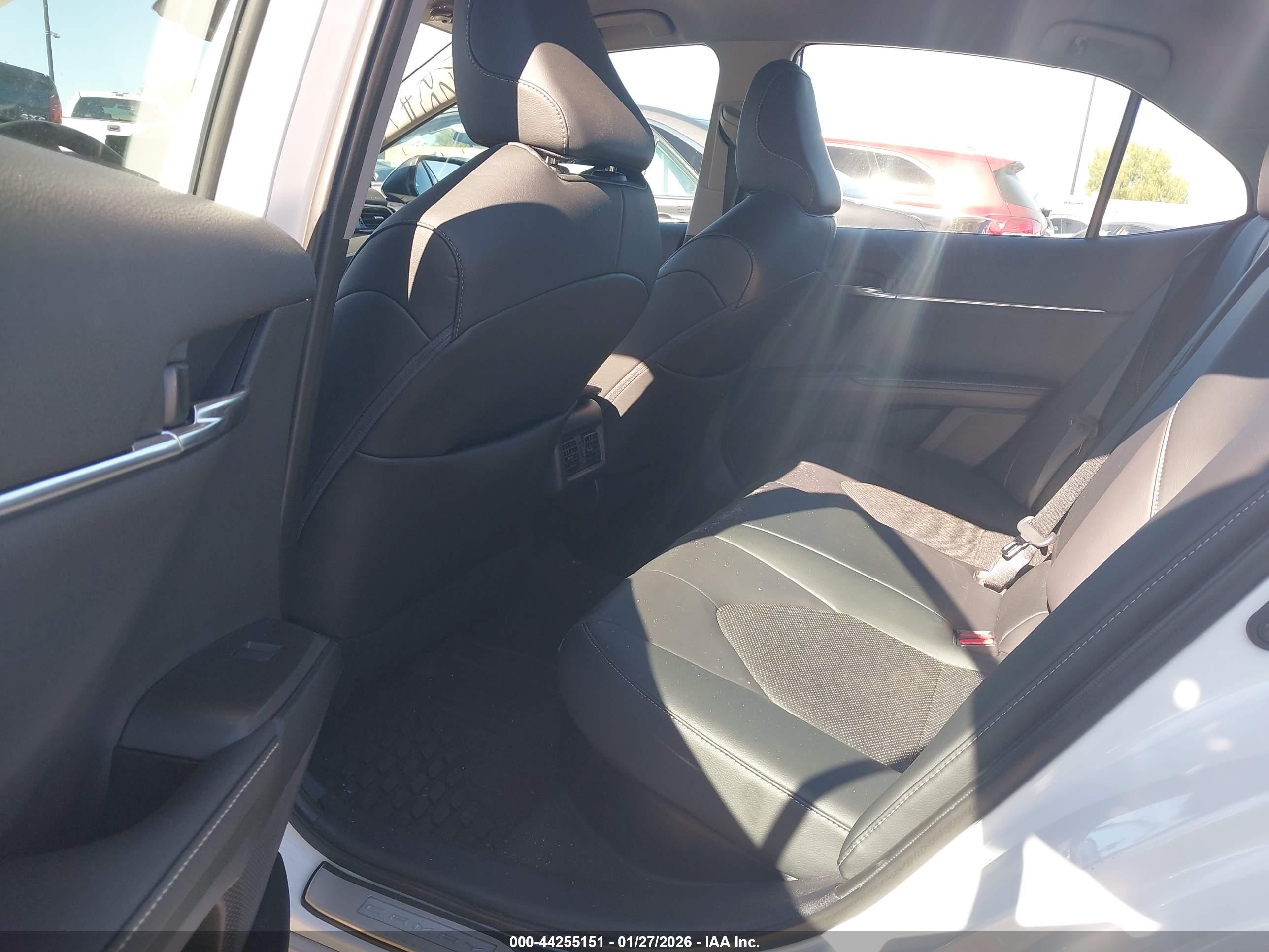 TOYOTA CAMRY image 8