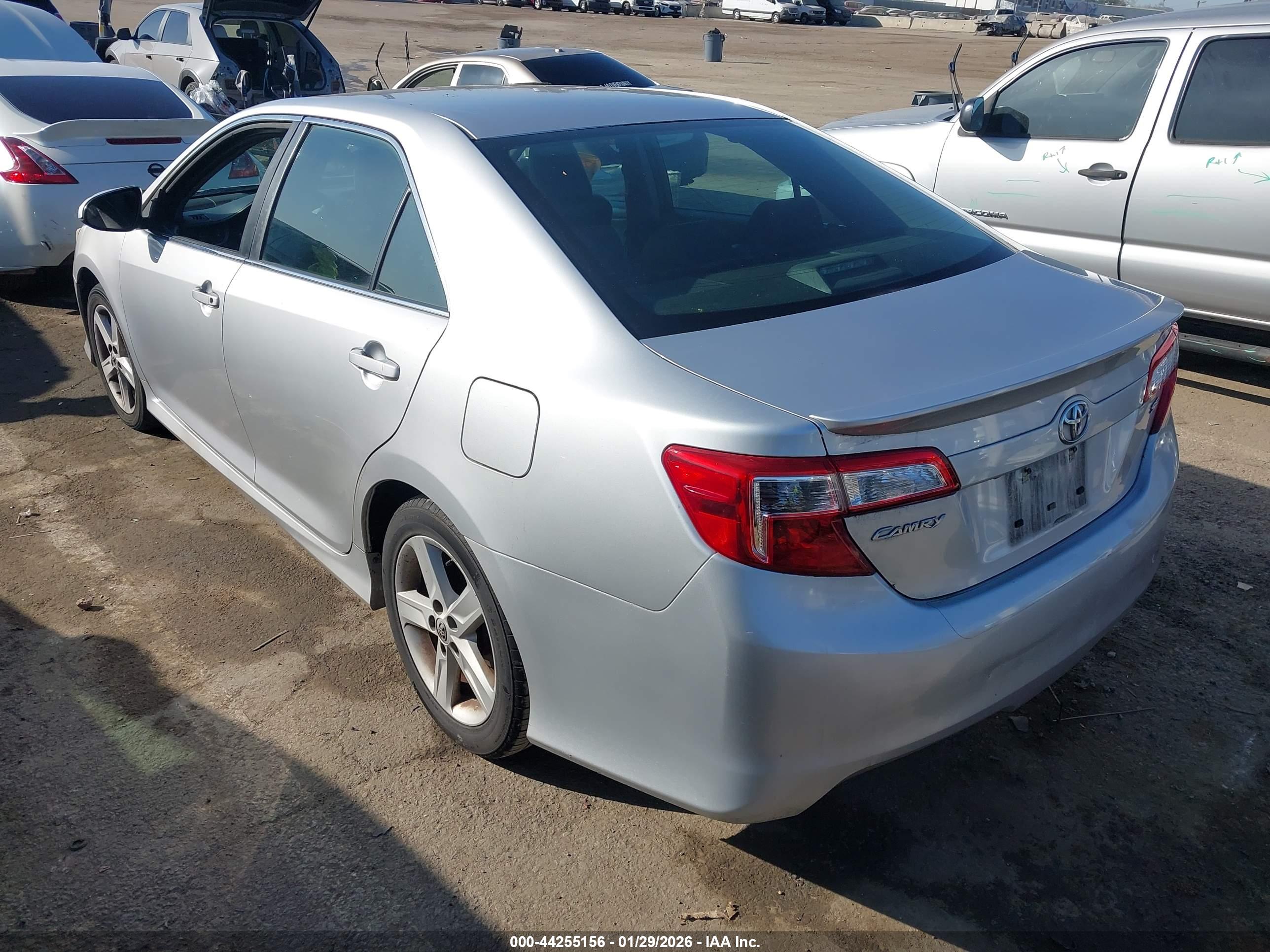 TOYOTA CAMRY image 3