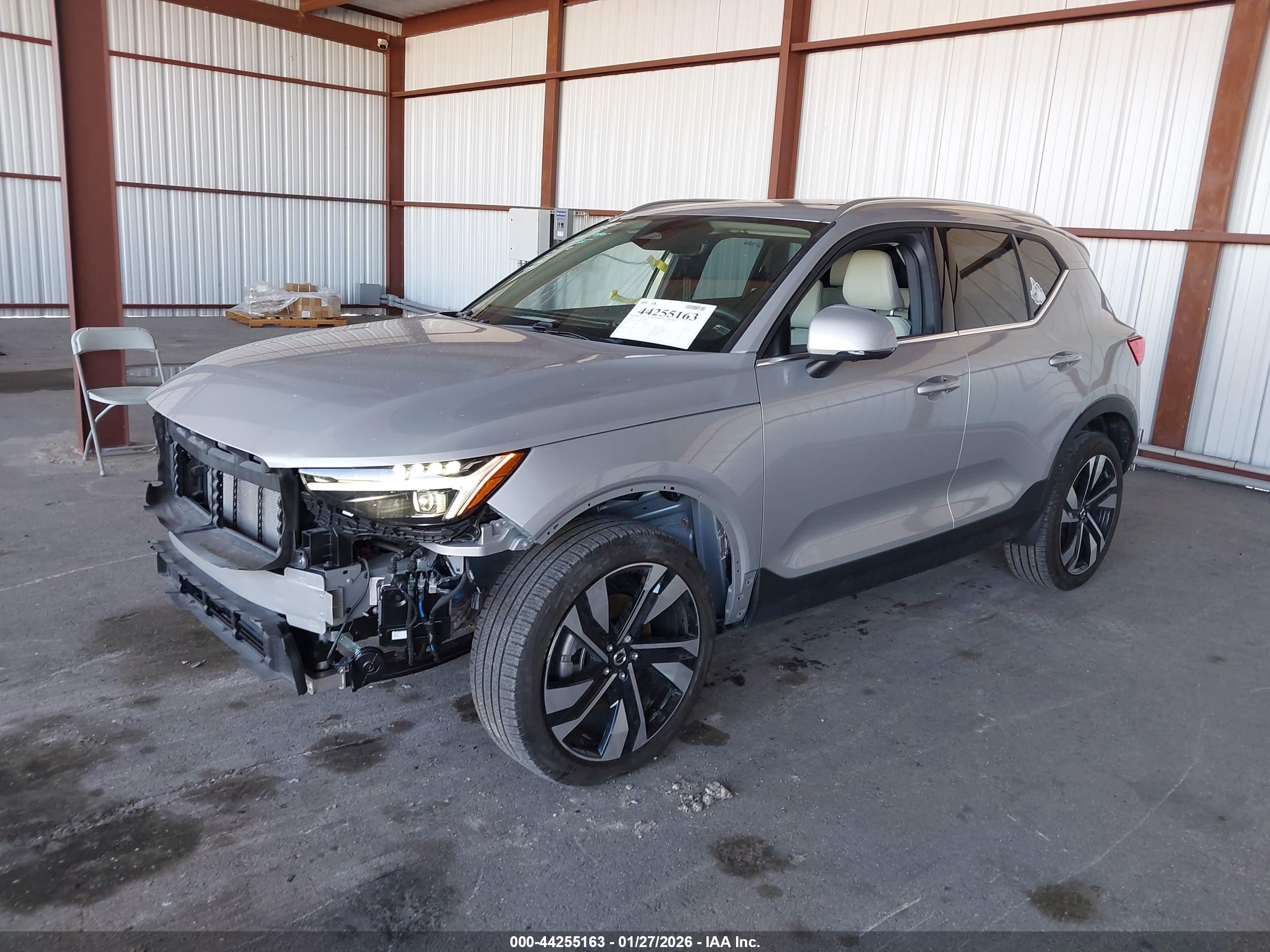 VOLVO XC40 image 2